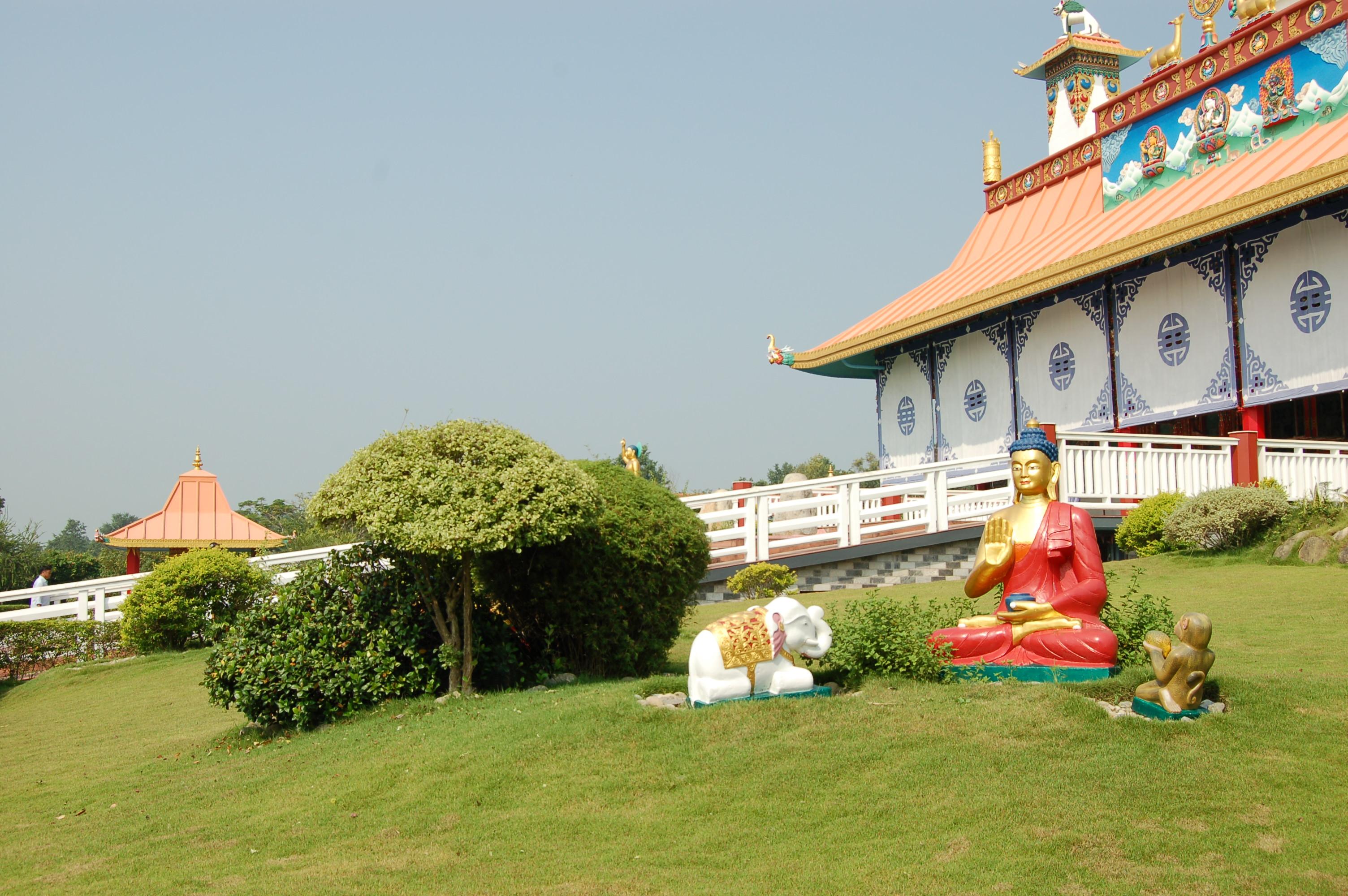 Monasterios budistas de Lumbini, por Kris por el mundo