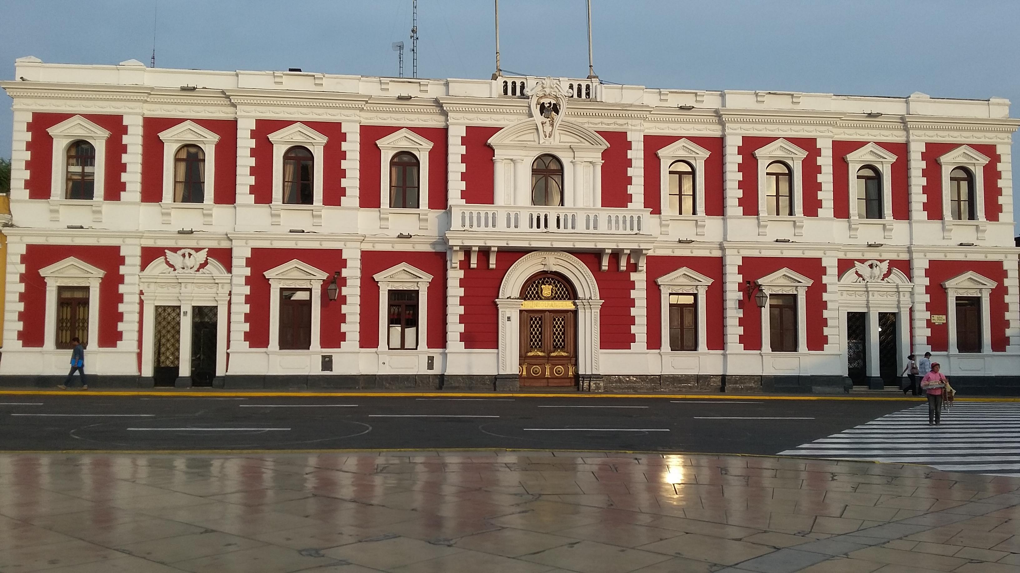 Palacio Municipal Trujillo, por César - Mochilero
