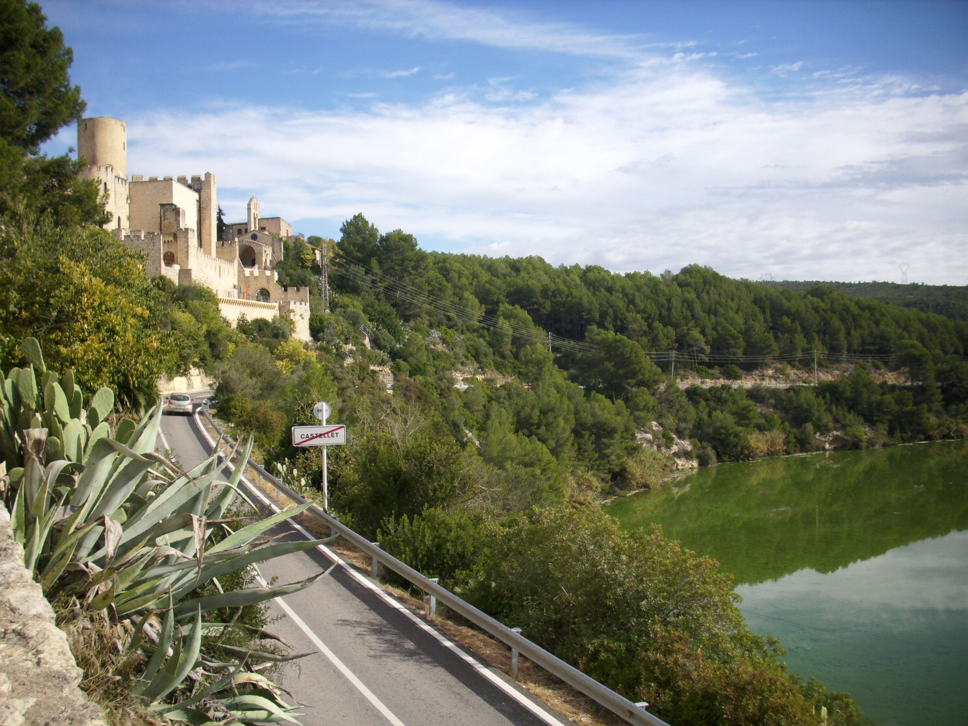 Castillo de Castellet i La Gornal, por Fraggle Explorador
