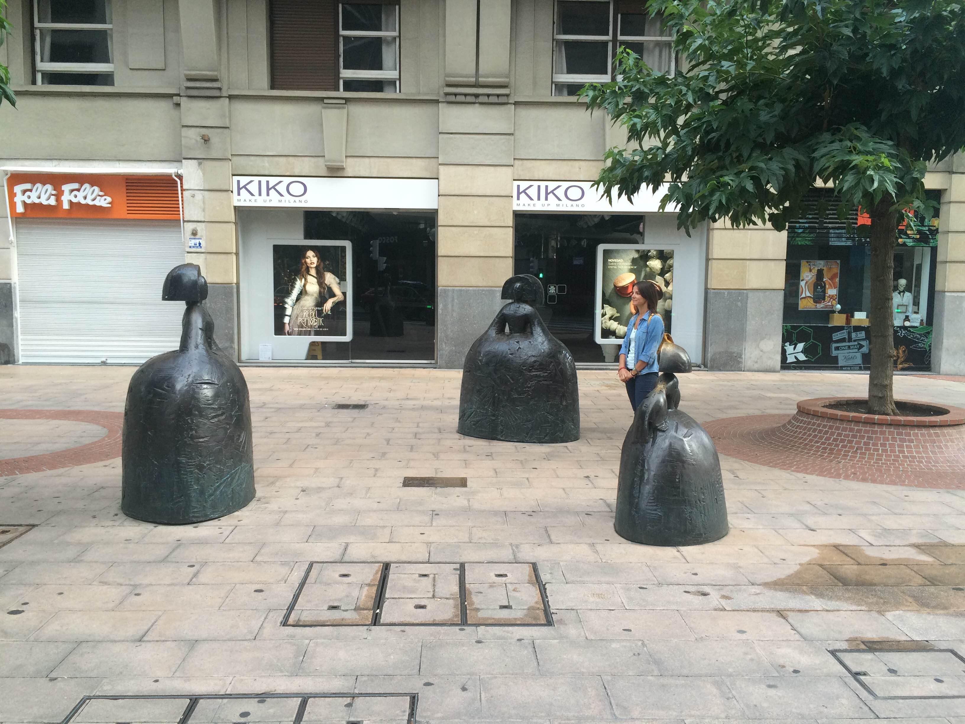 Escultura Meninas - Manolo Valdés, por Riccardo 