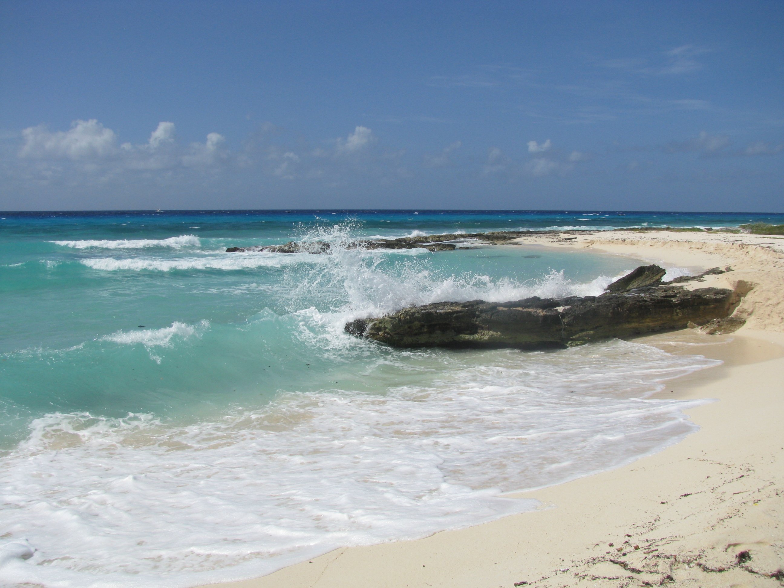 Calas solitarias más allá de Playacar, por Lonifasiko
