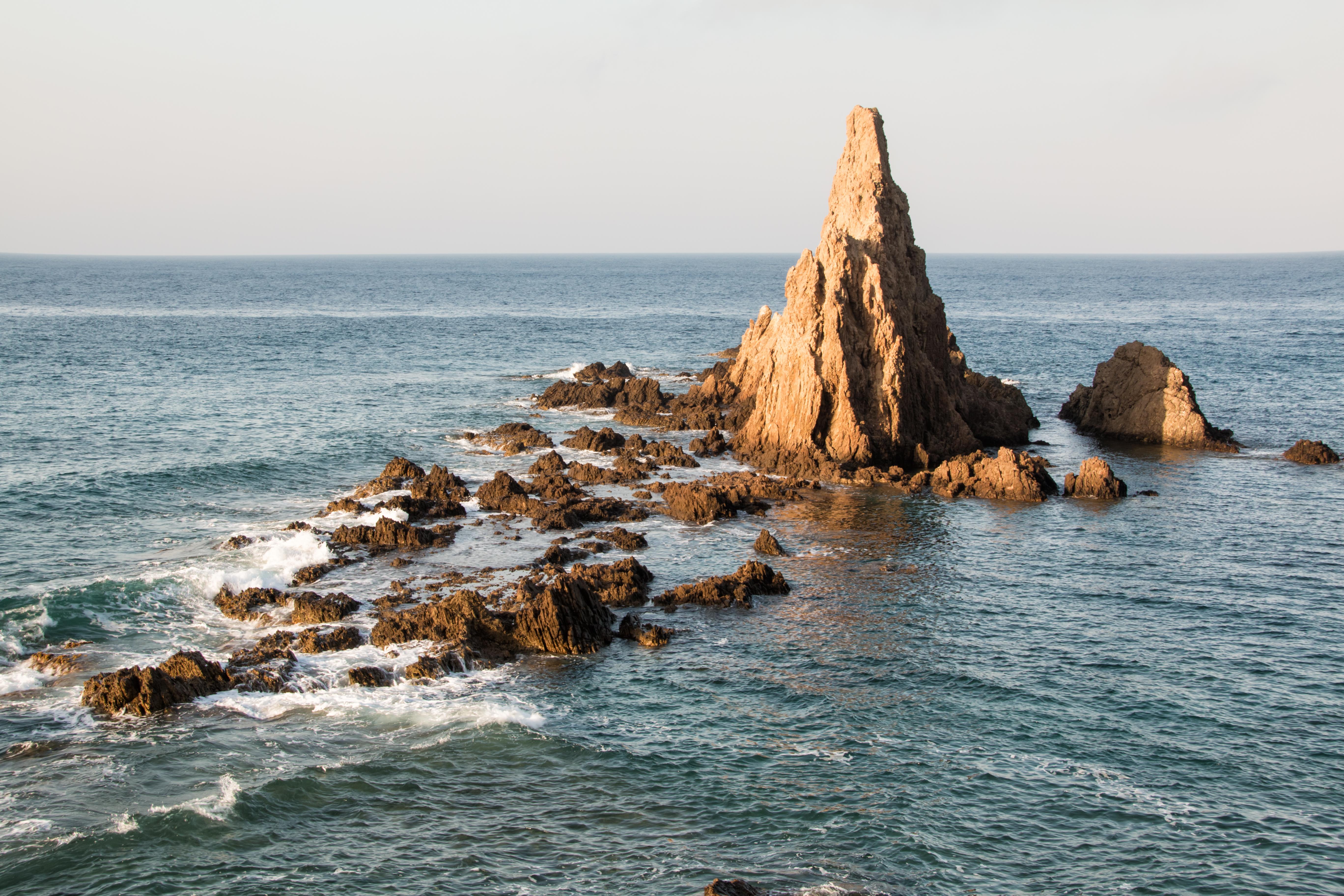 Acantilados en Almería: belleza natural y tesoros por descubrir