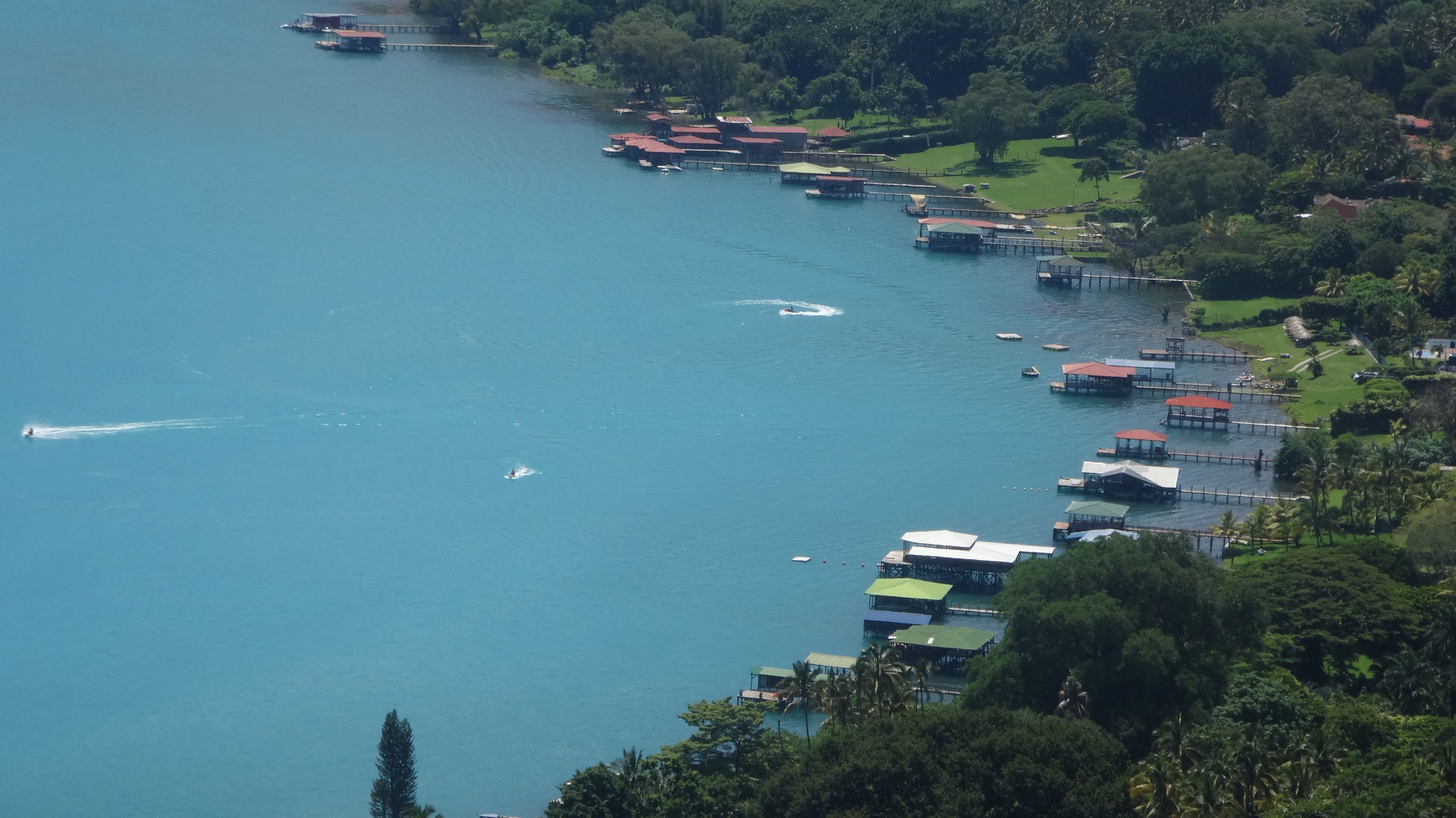 Lago Coatepeque, por Mariangeles Valle
