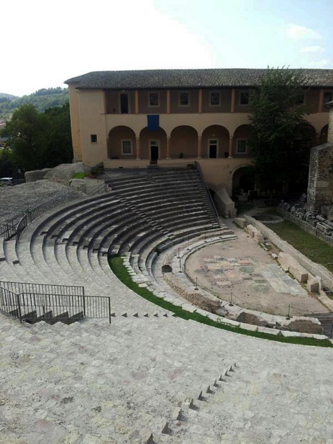 Teatro Romano de Spoleto, por Claudio Segantini