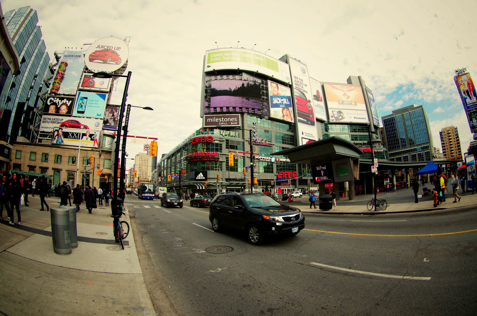 Plaza Yonge-Dundas, por Grégoire Sieuw