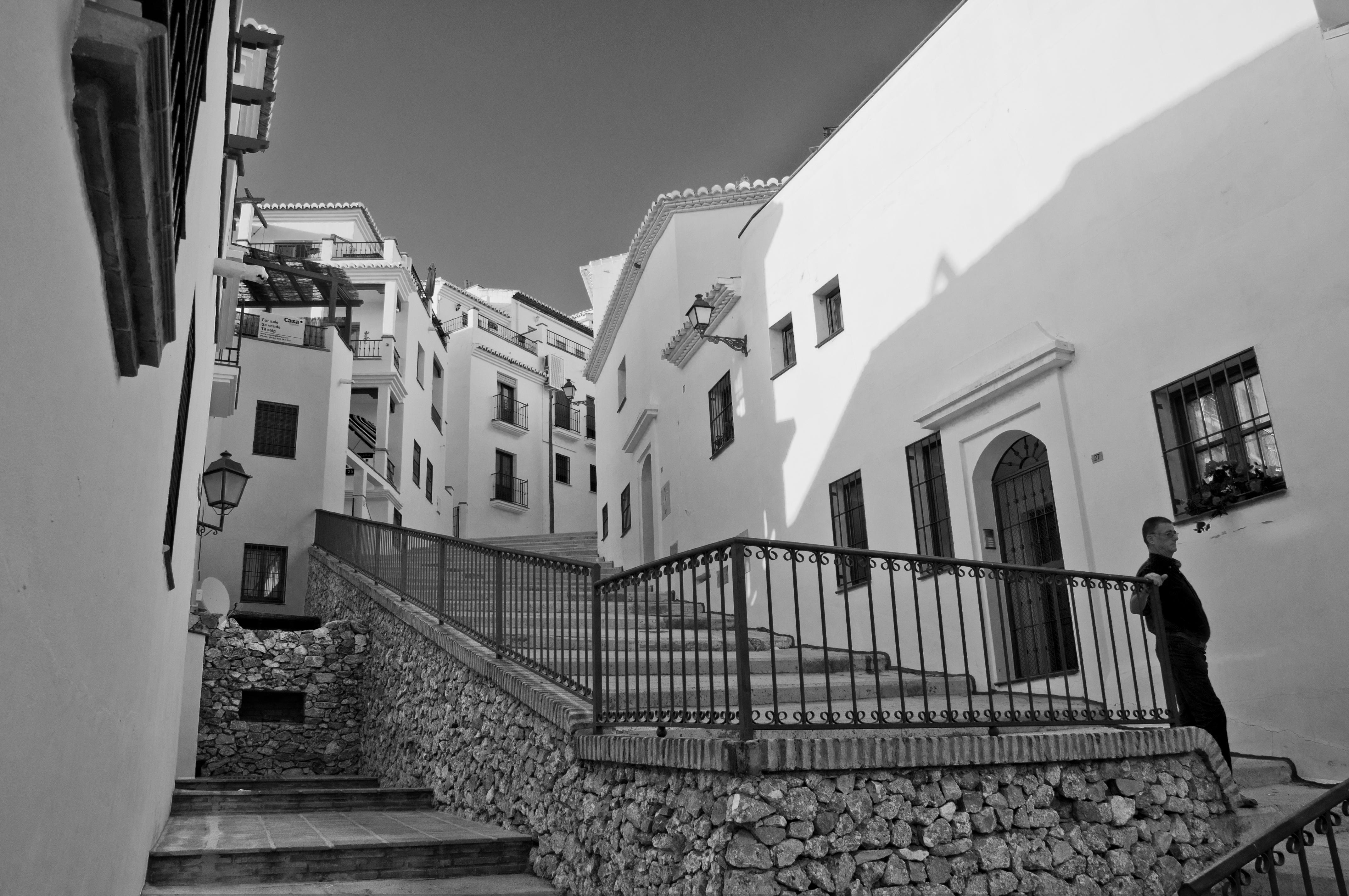 Calles en Frigiliana: un recorrido por el encanto de su historia