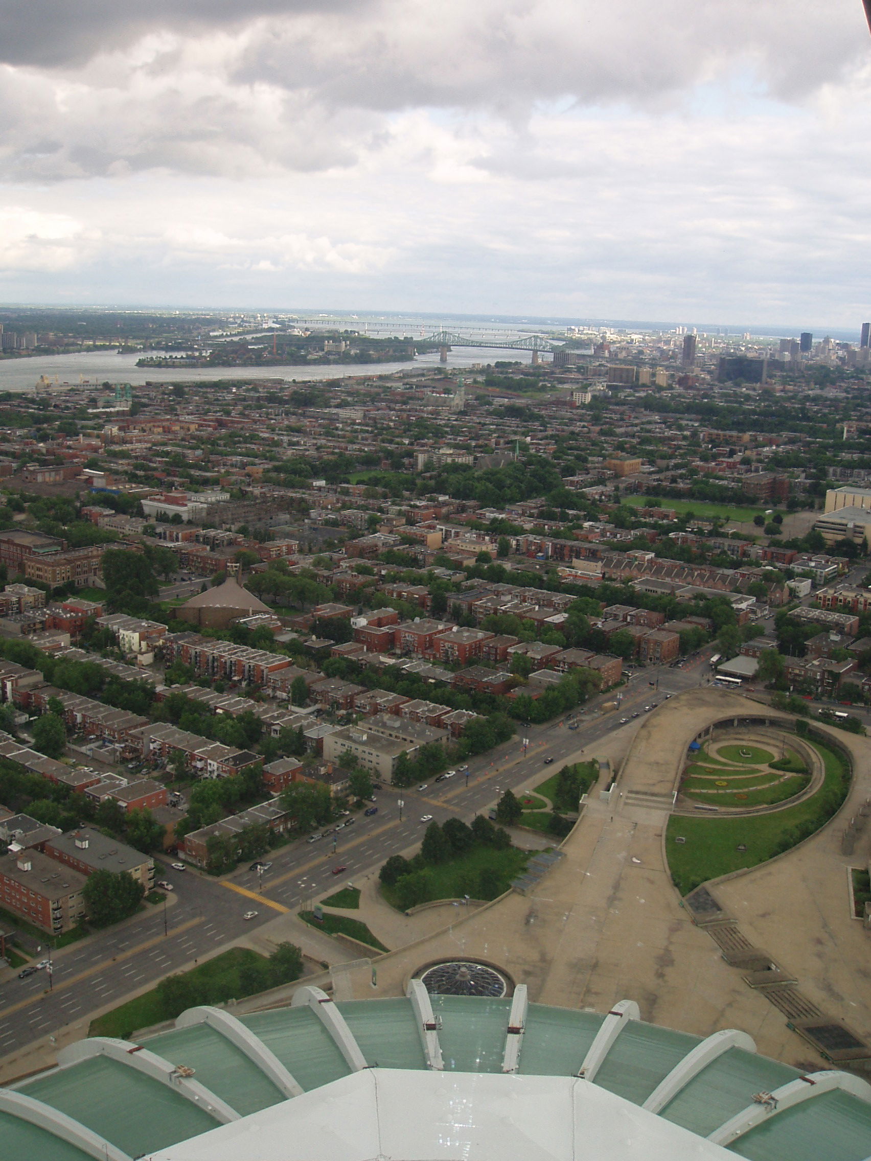 Torre de Montréal, por Robin Pruvost