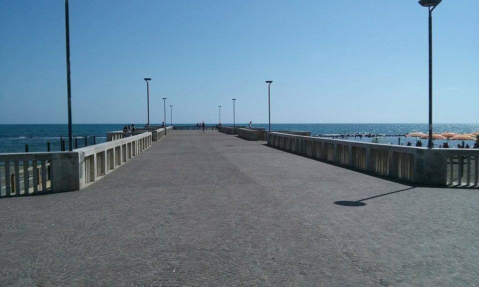 Pontile di Ostia, por Valerio Gestri