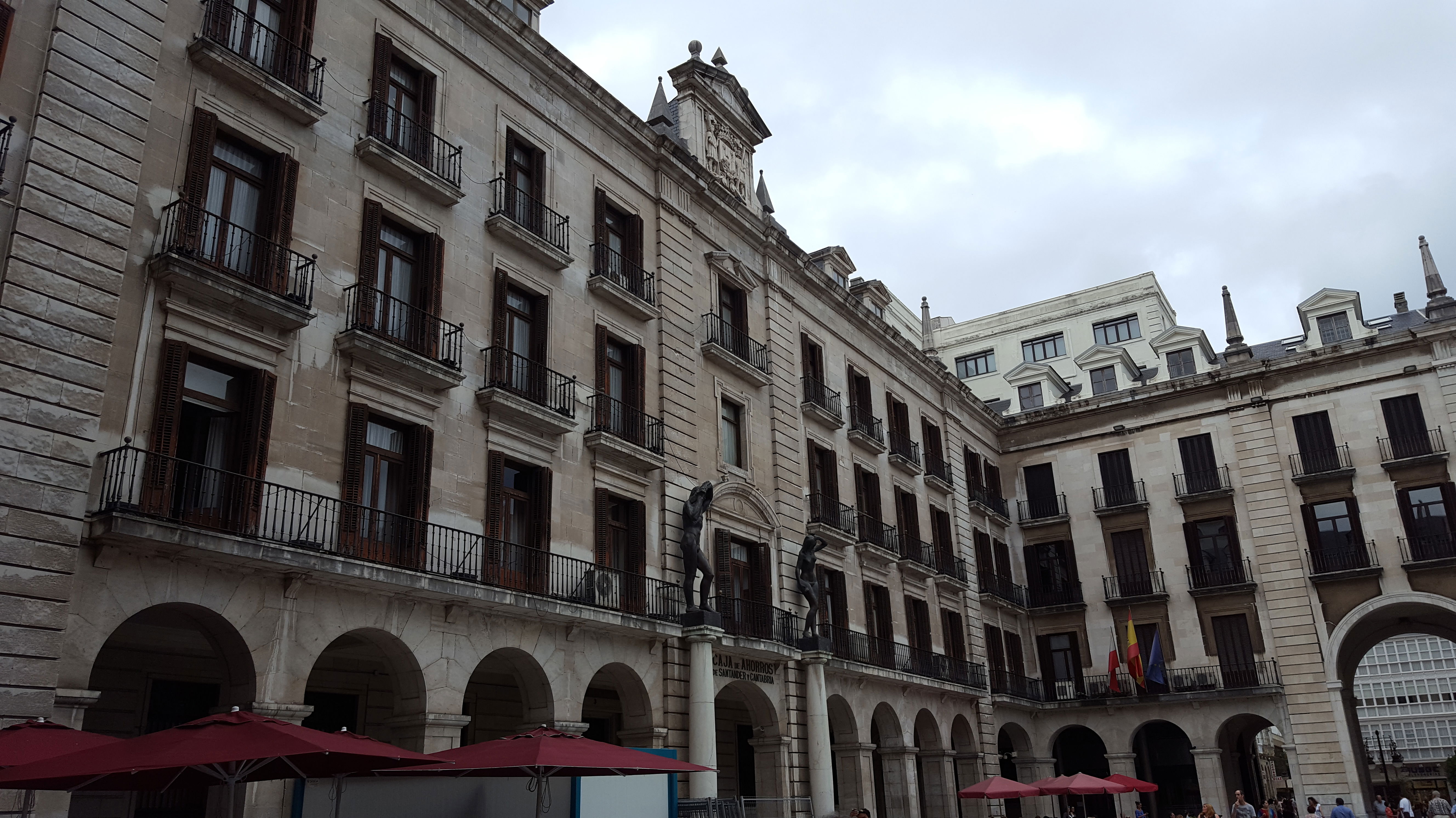 Plaza Porticada - Plaza Velarde, por Cristobal Quiros Recuenco
