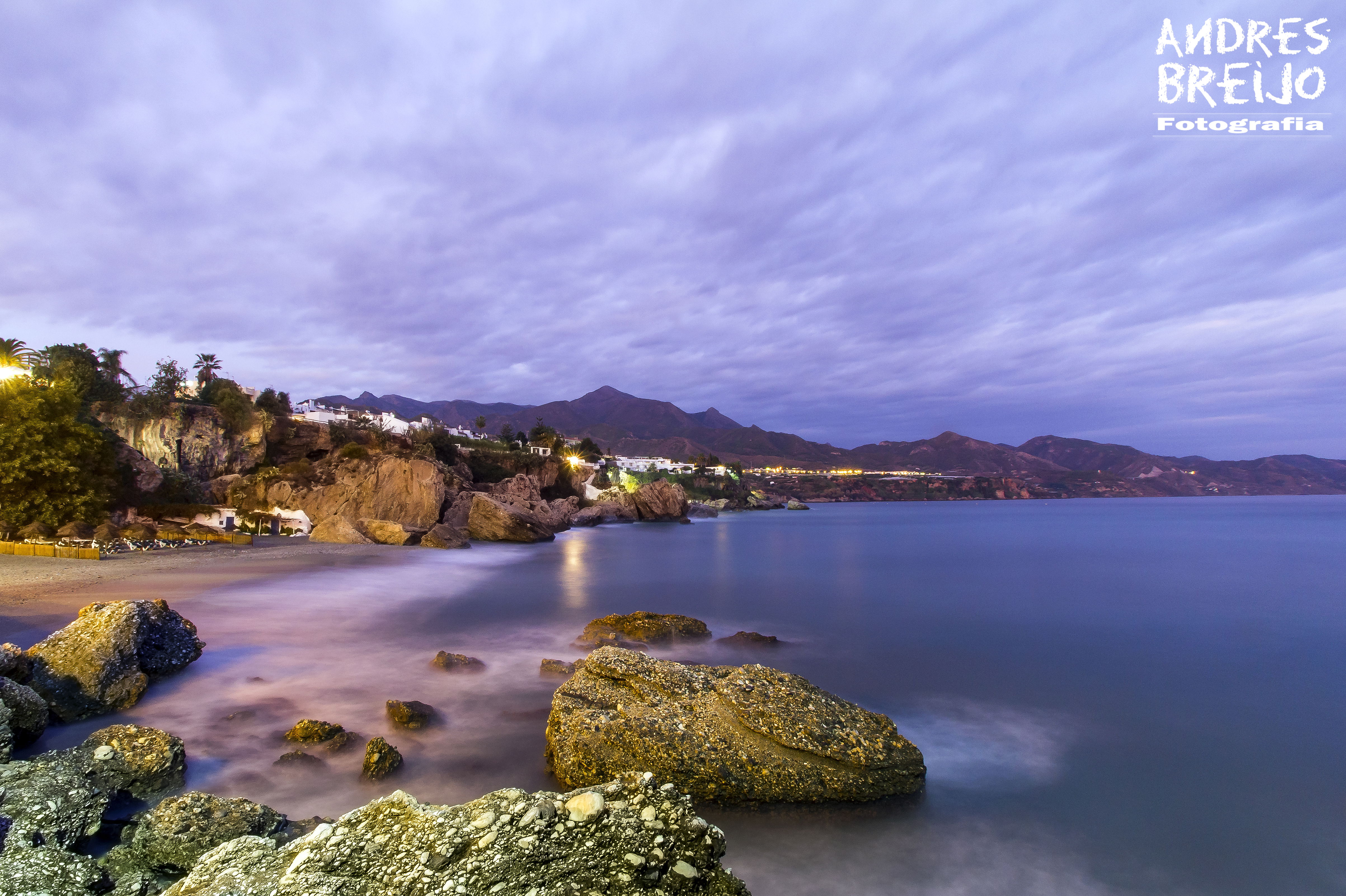 Playas de Nerja: Descubre rincones mágicos y encantadores del Mediterráneo