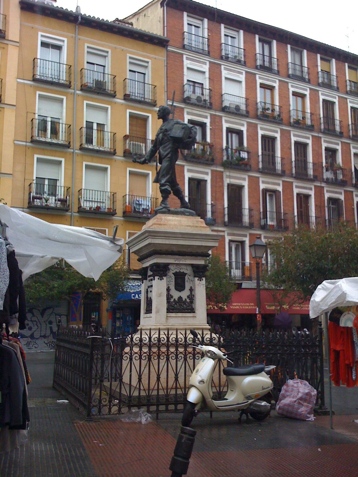 Estatua a Eloy Gonzalo, por Miskita
