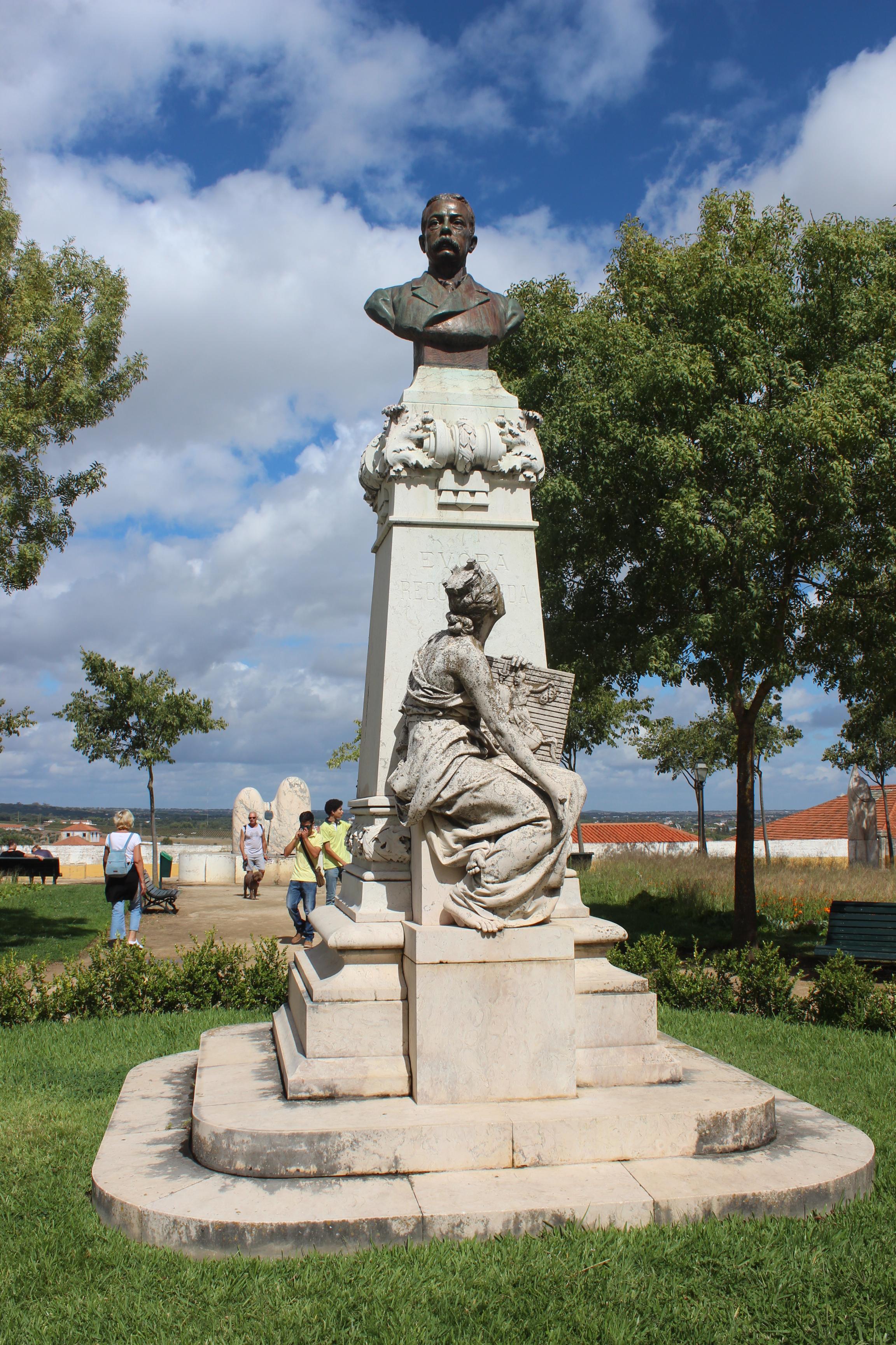 Busto Francisco Barahona, por Patrícia Veludo