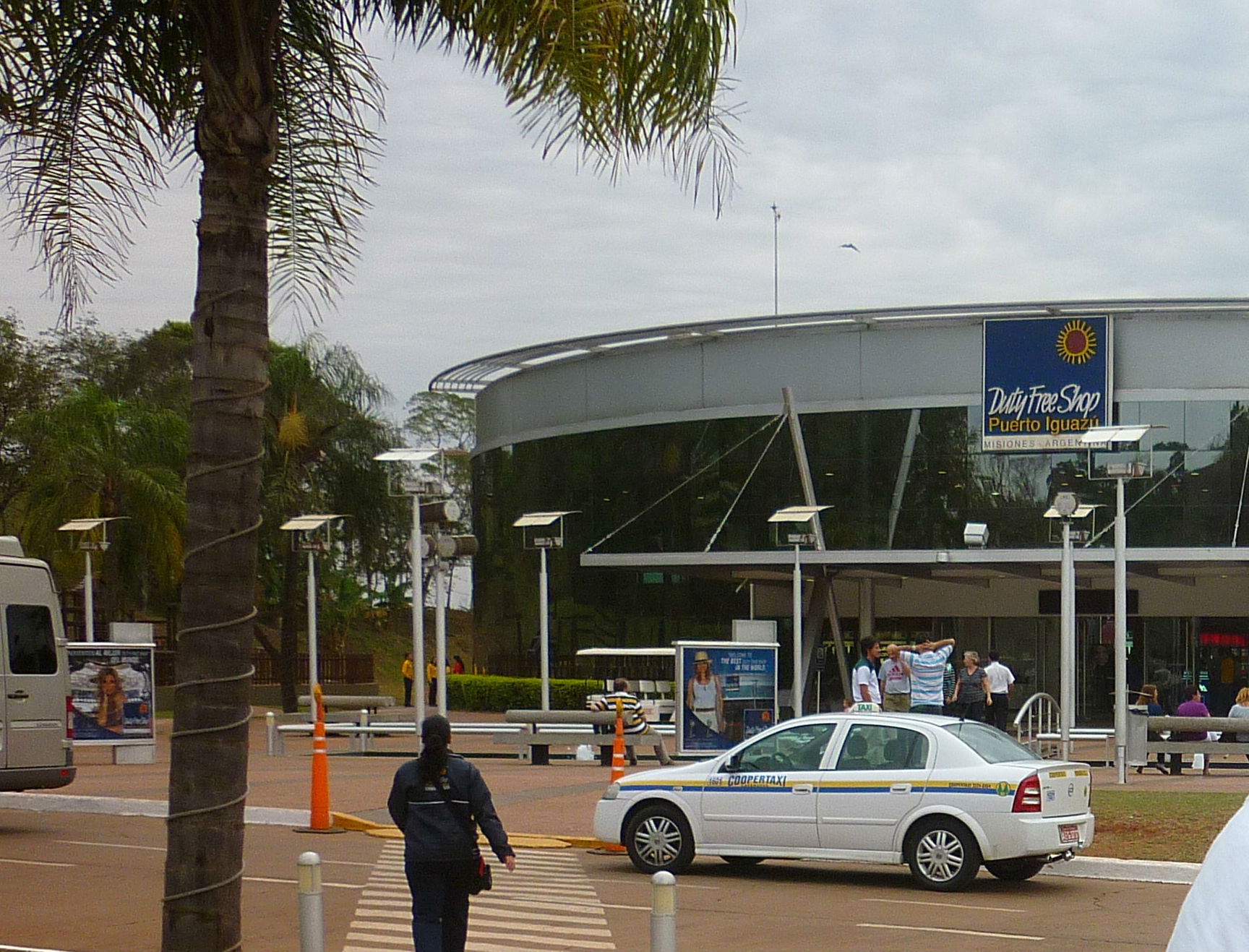 Duty Free Shop Puerto Iguazú, por Esse Mundo É Nosso