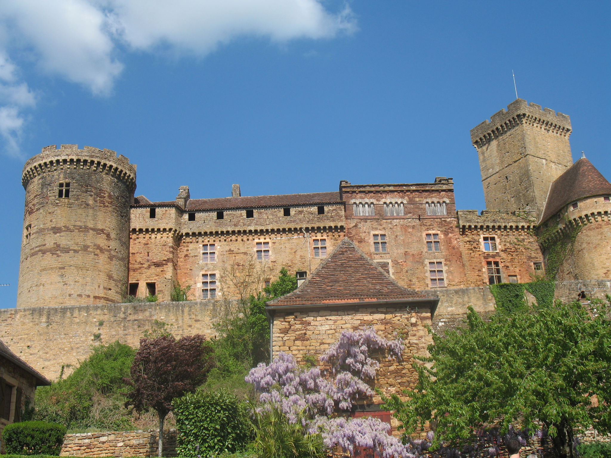 Castillo de Castelnau- Bretenoux, Prudhomat, Francia, por Claireee