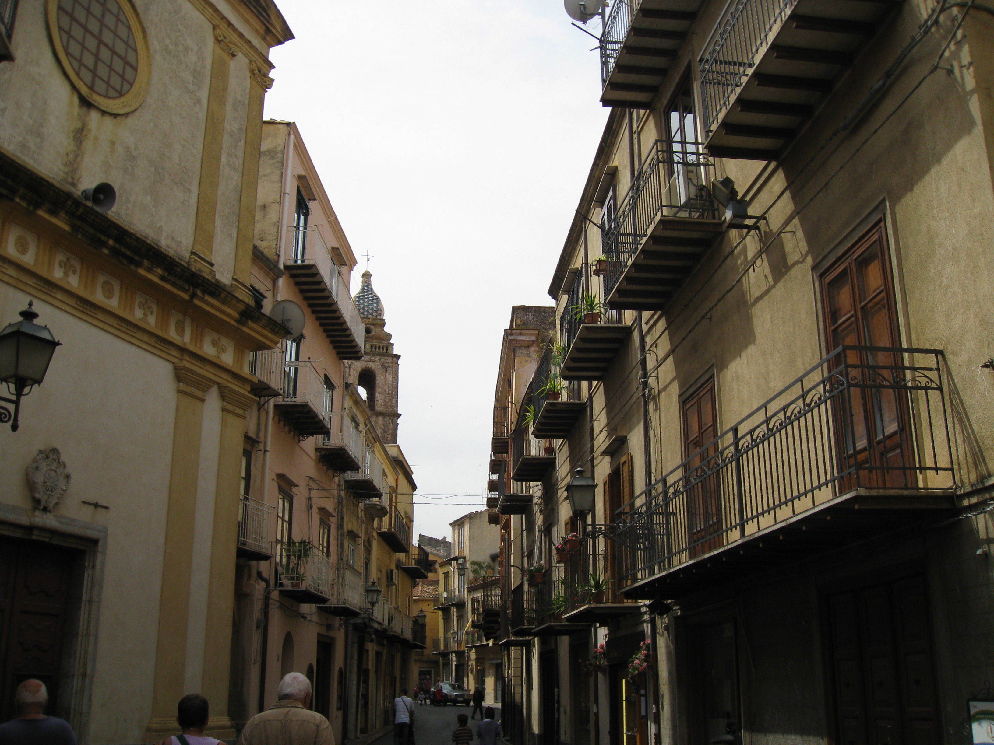 Calles de Castelbuono, por Las sandalias de Ulises