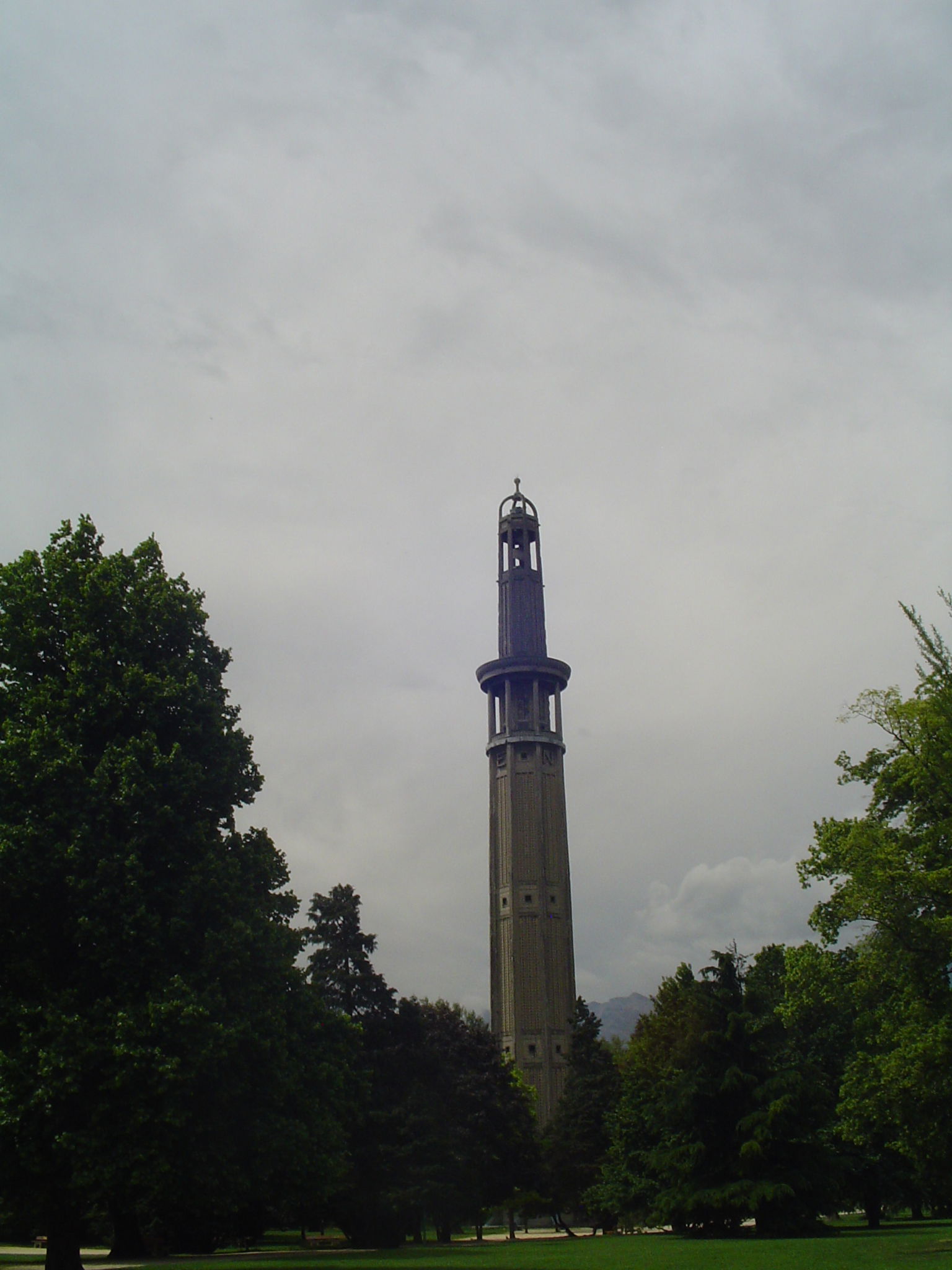 Torre Perret, por Robin Bouvier