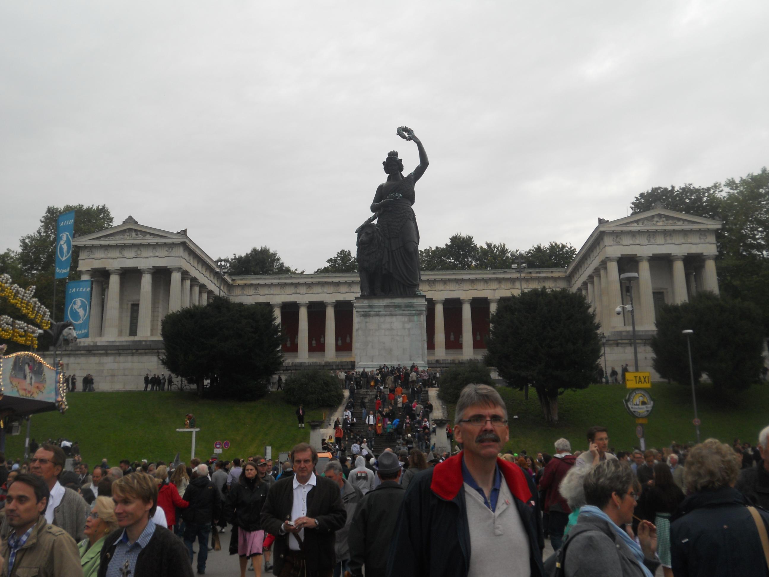 Estatua de Bavaria, por Azzonzo