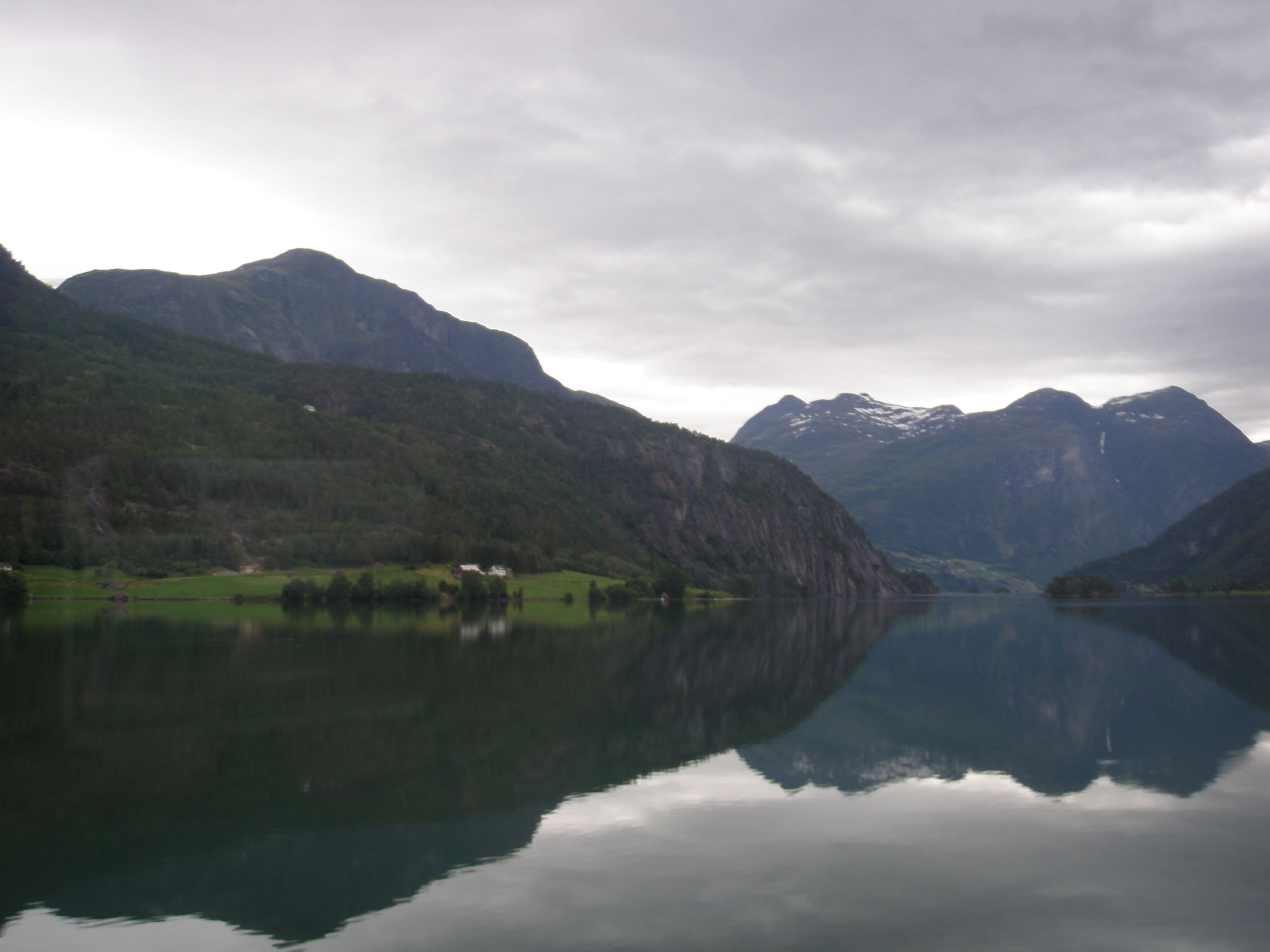 Hornindalsvatnet, por Enma