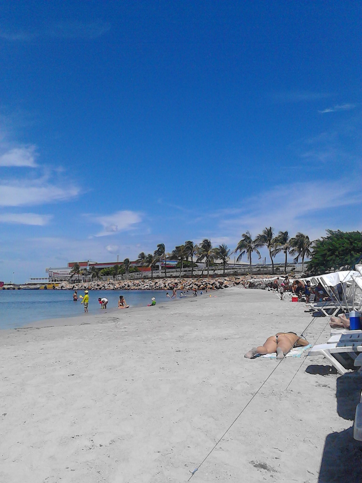 Playa Paraíso, por Ada Gabriela Chirinos Aufiero