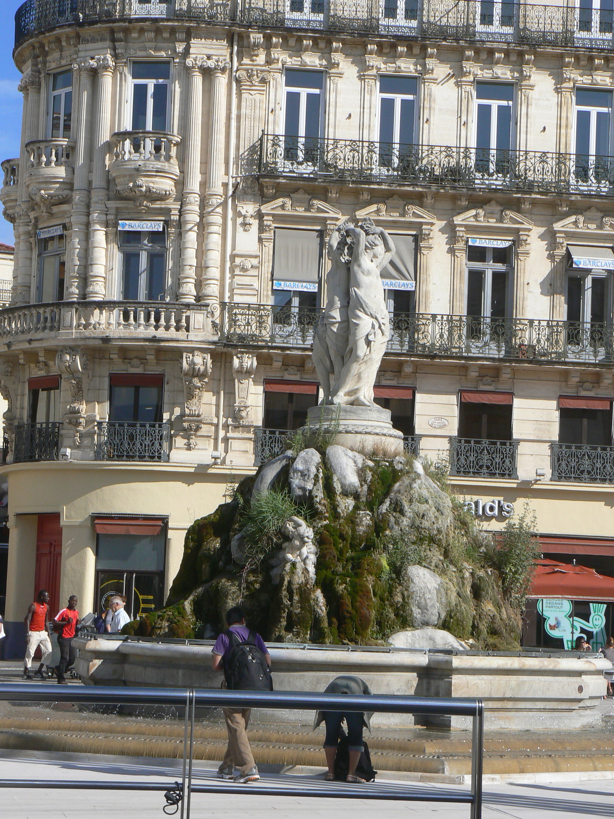 Plaza de las Tres Gracias, por Adeline B