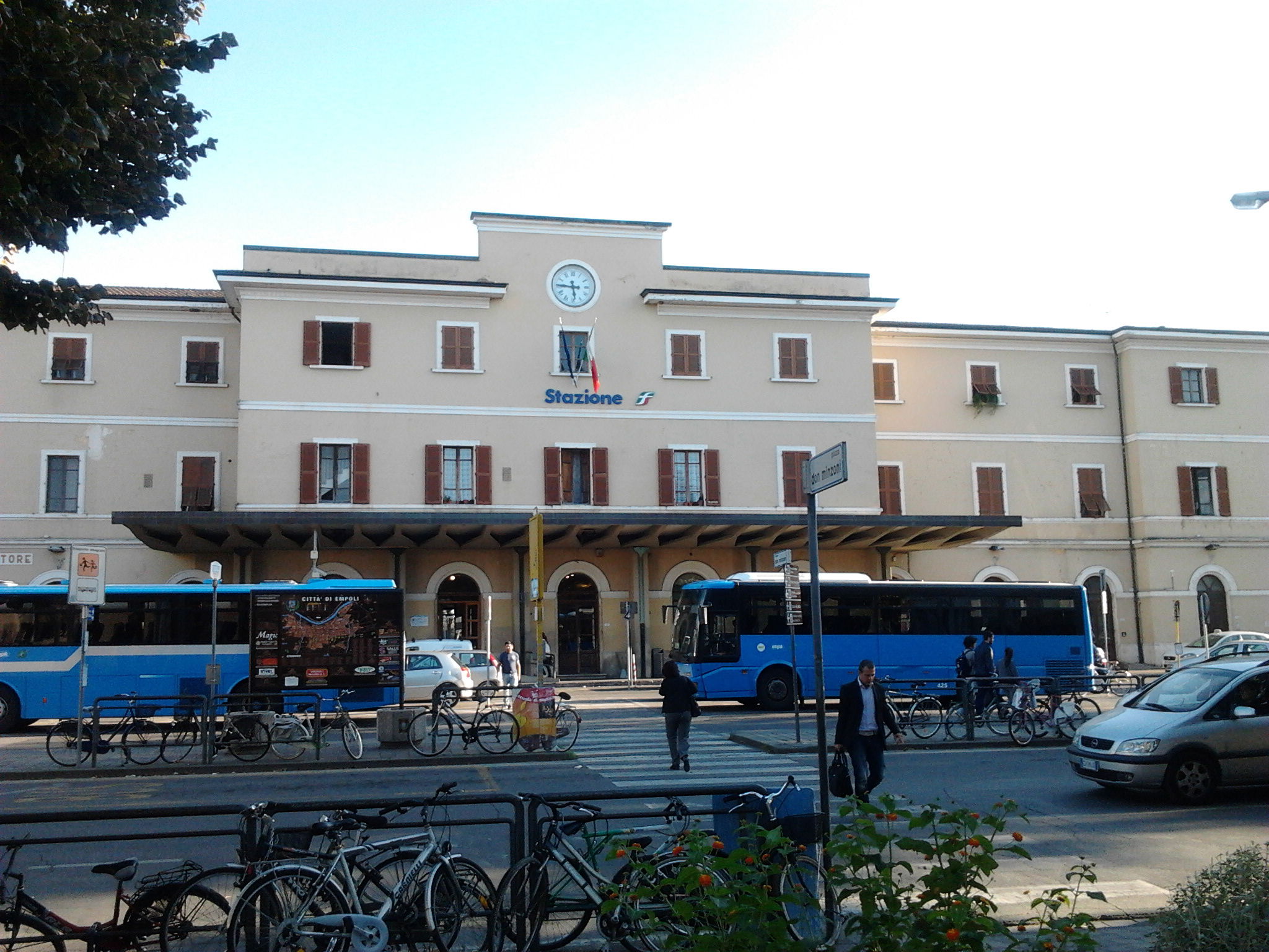 Estación, por Azzonzo
