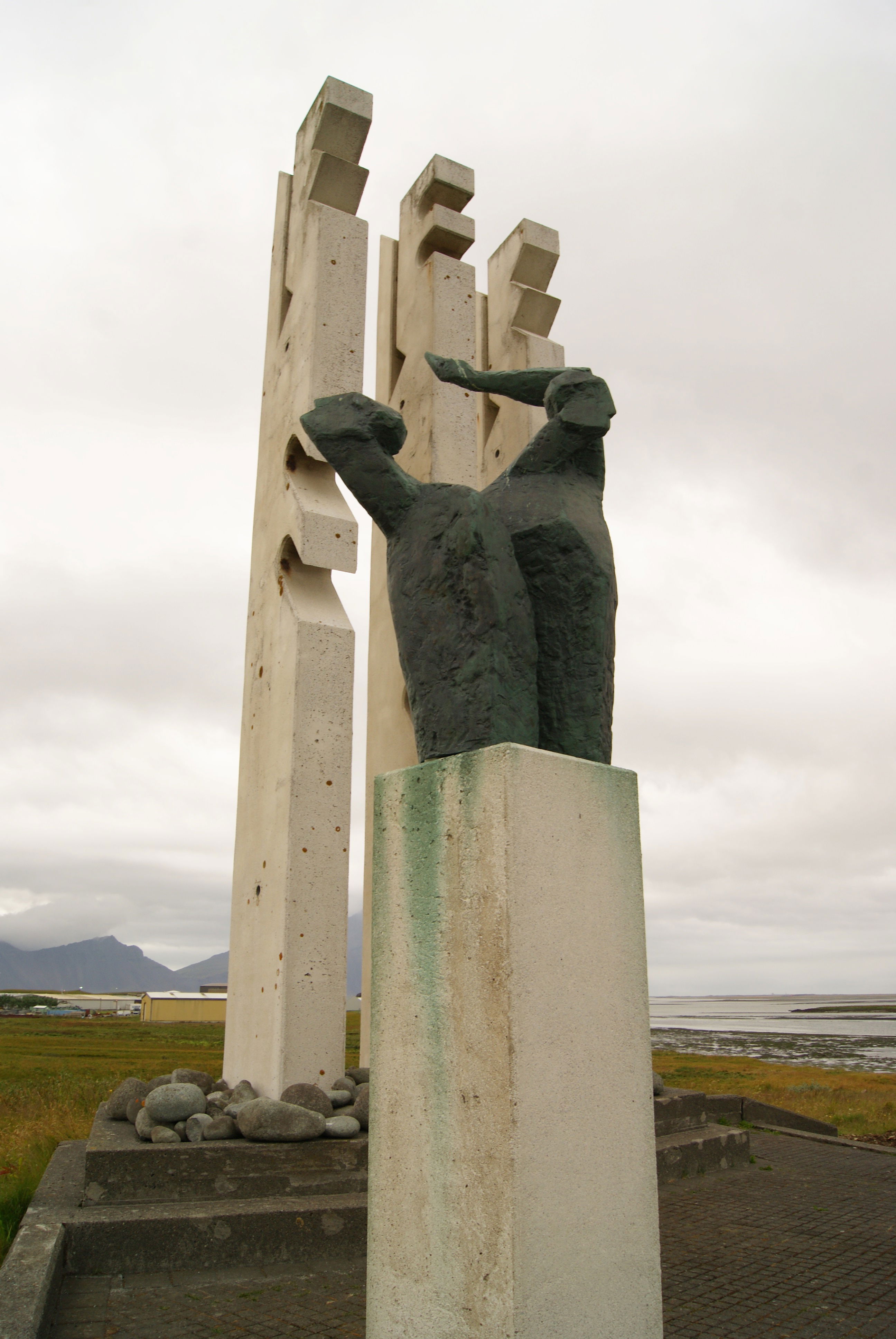 Monumento a los marineros, por Roberto Gonzalez