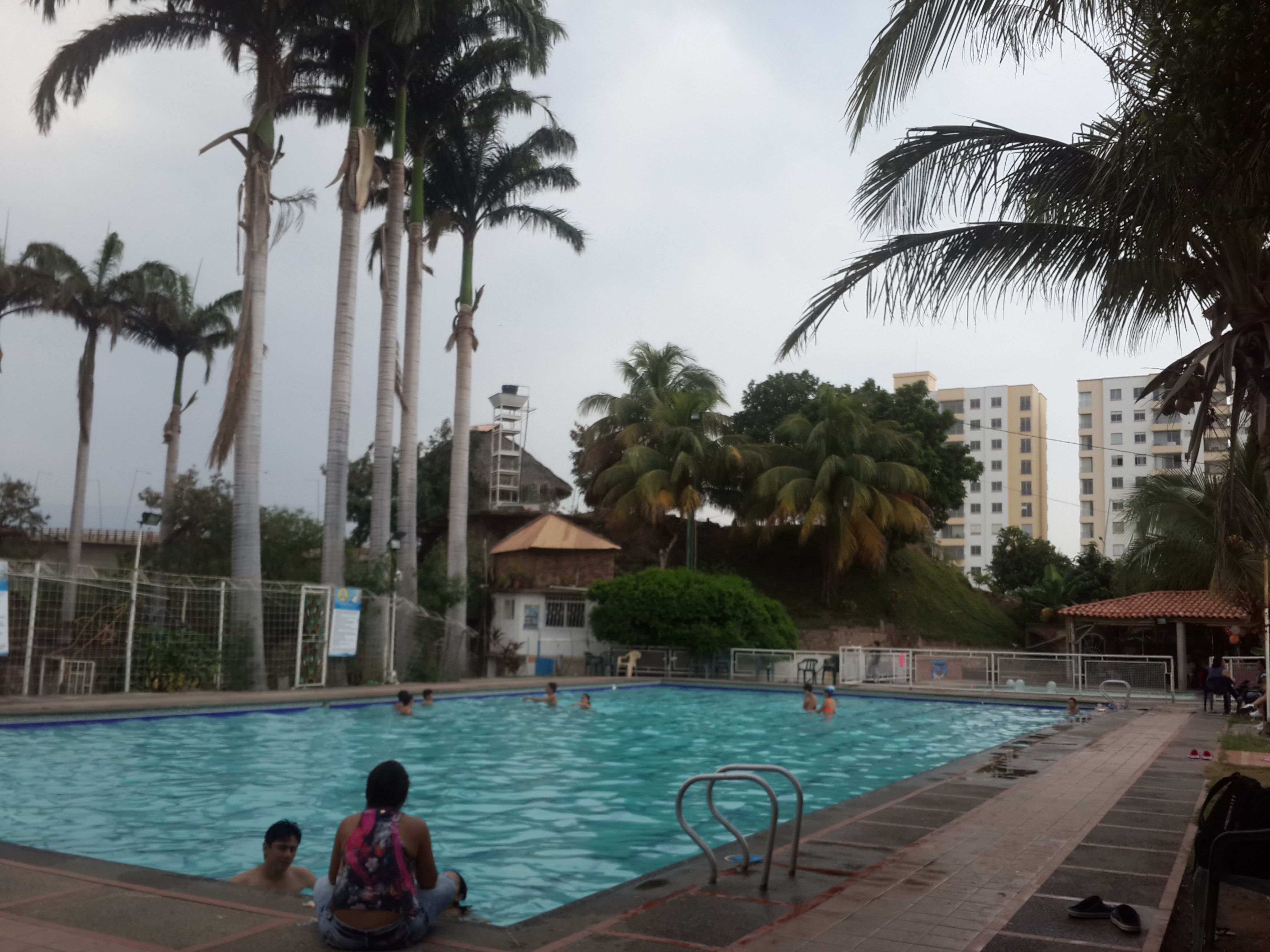 Piscina El Lago, por César - Mochilero