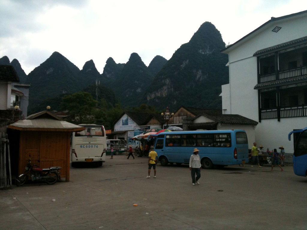 Estación de autobús de Xingping, por travelphotobox