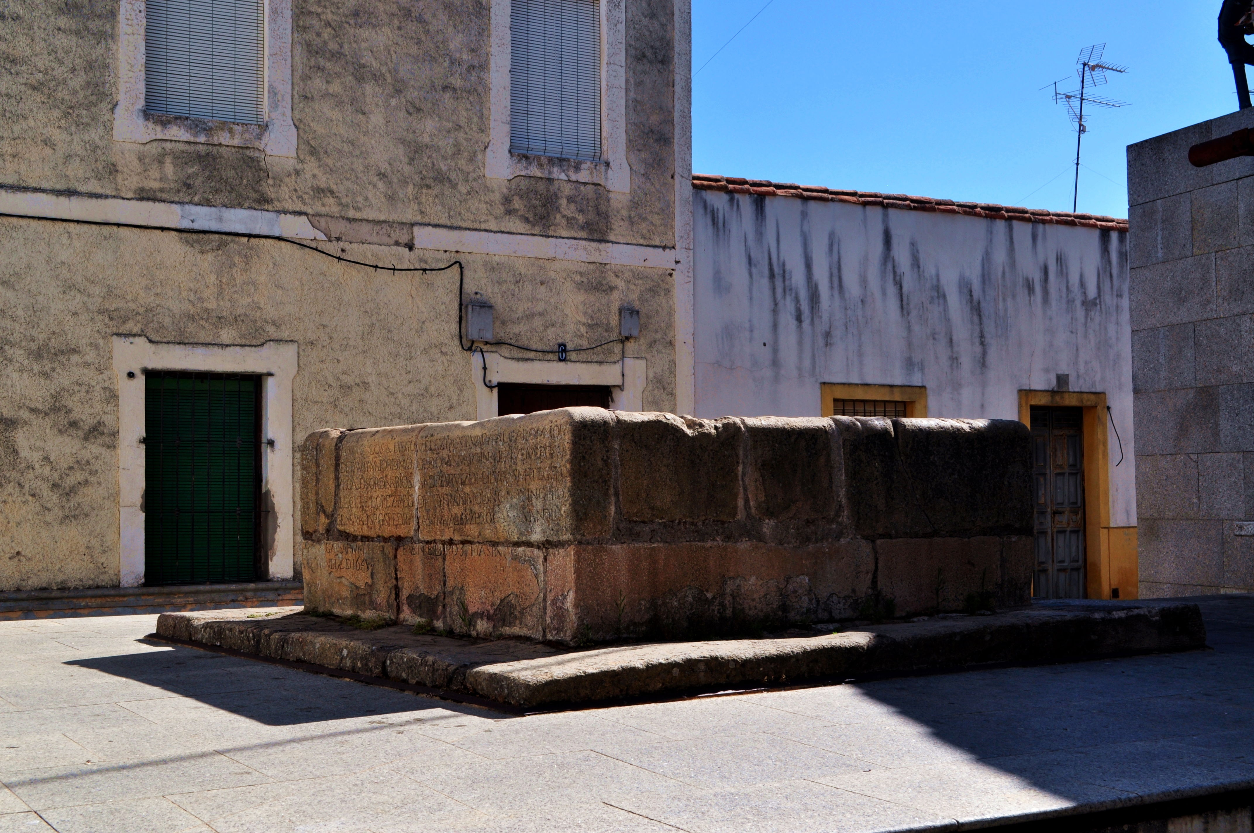 Plaza de Pozo Alcántara, por miguel a. cartagena