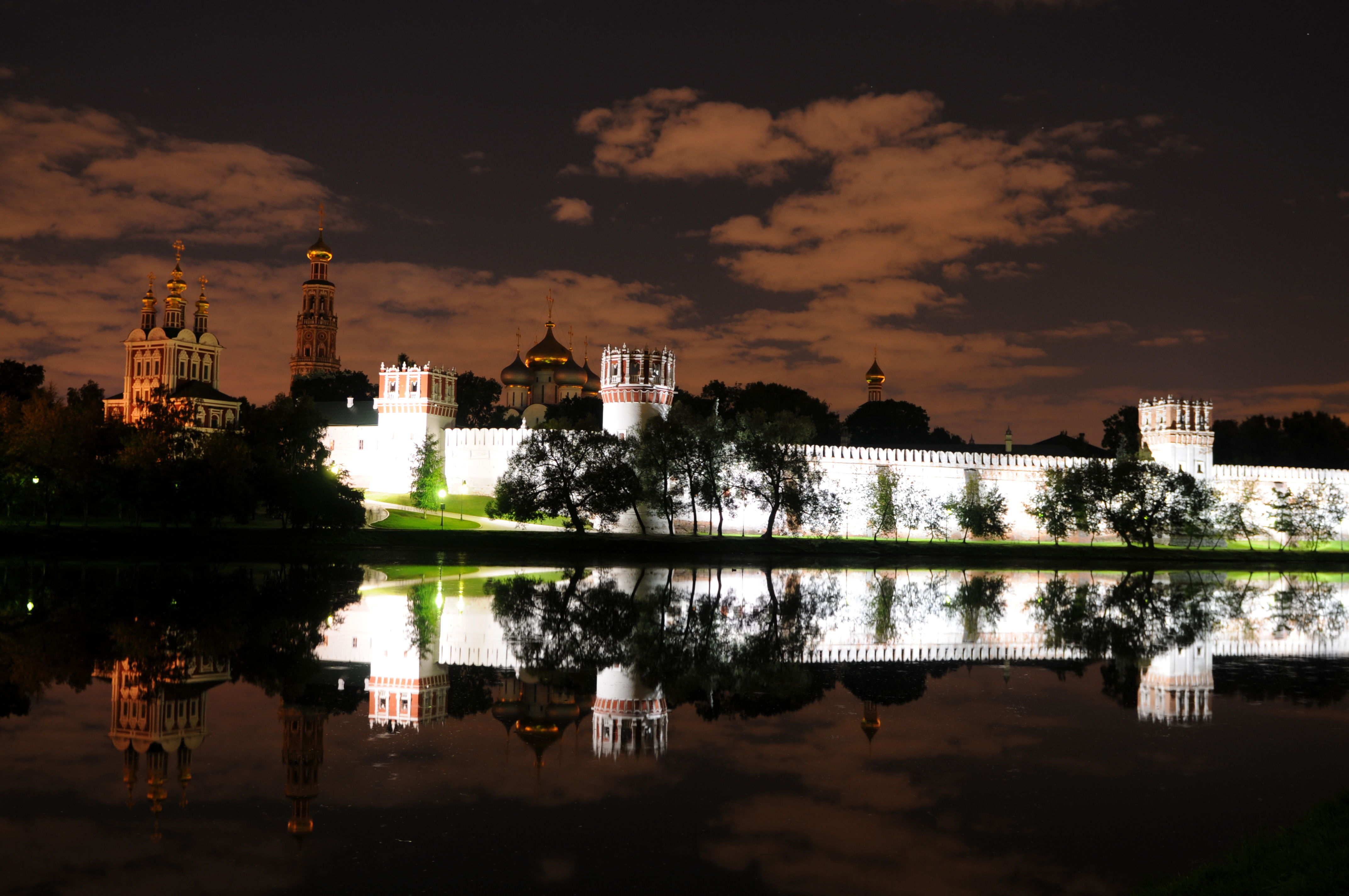 Monasterio de Novodevitchiy y el lago de los cisnes, por Manuel José Suárez Polidura