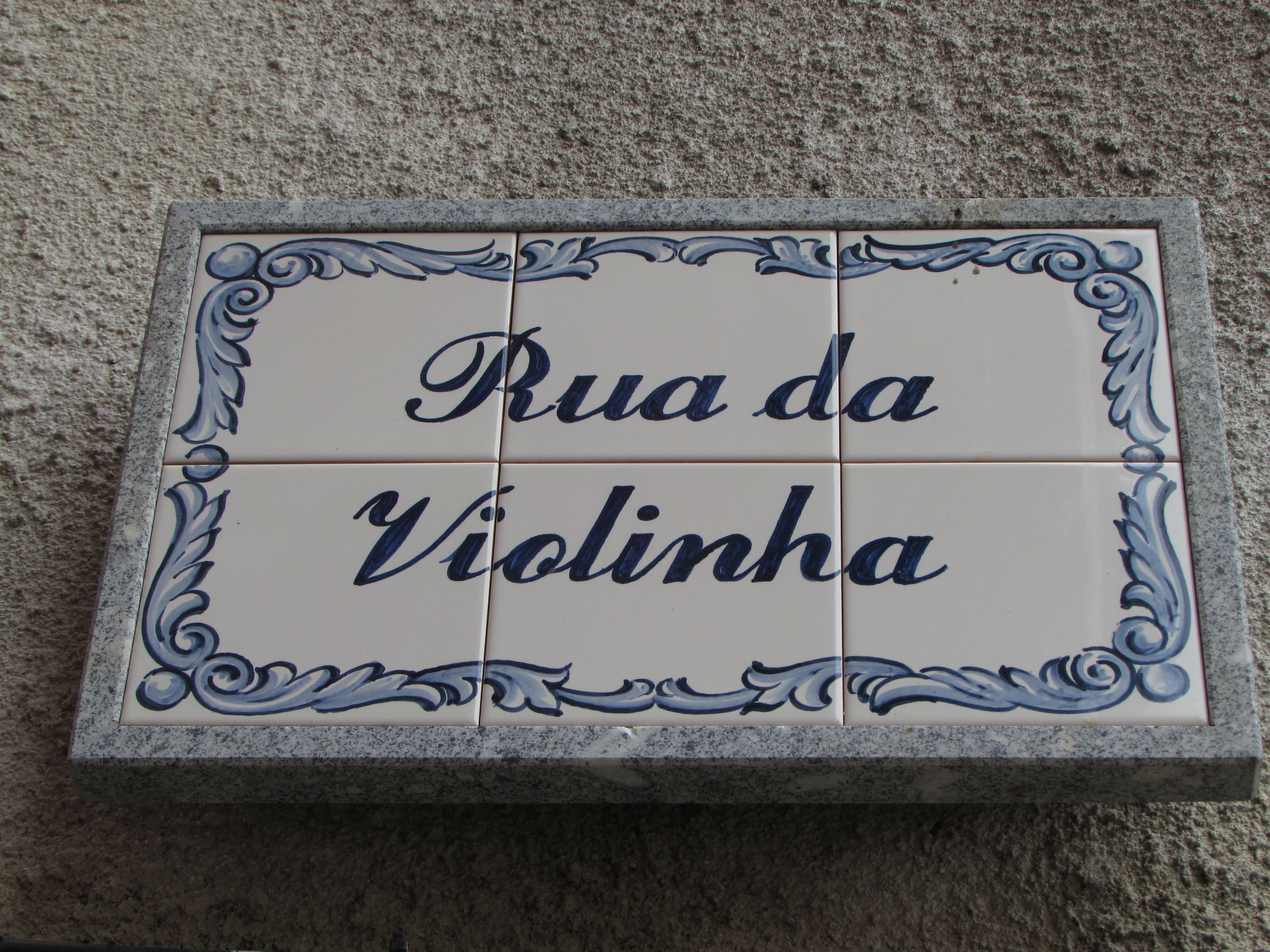 Rua da Violinha, por Helena Compadre