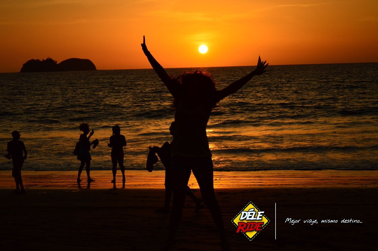 Playa Hermosa Guanacaste, por Déle Ride