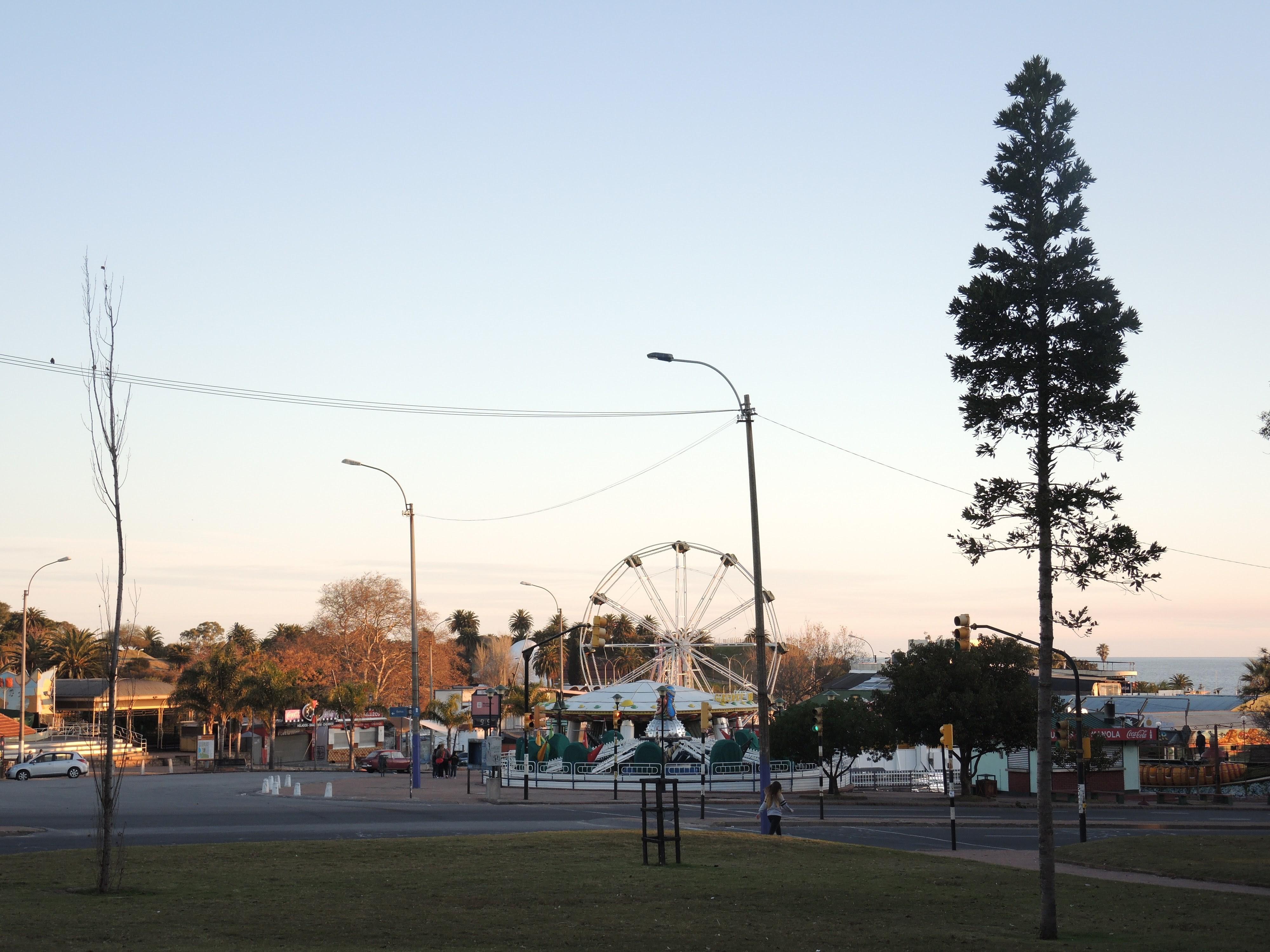 Juegos Mecánicos de Parque Rodó, por Adriana Arias Simonovis