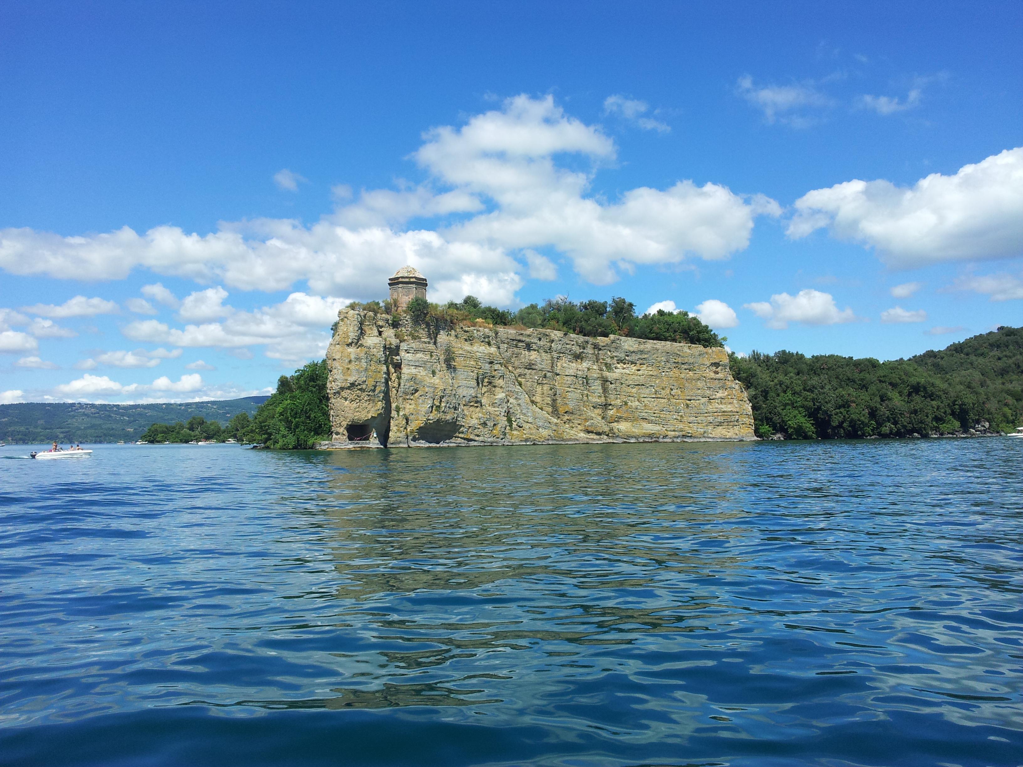 Isola Bisentina, por Mariangela Sapere