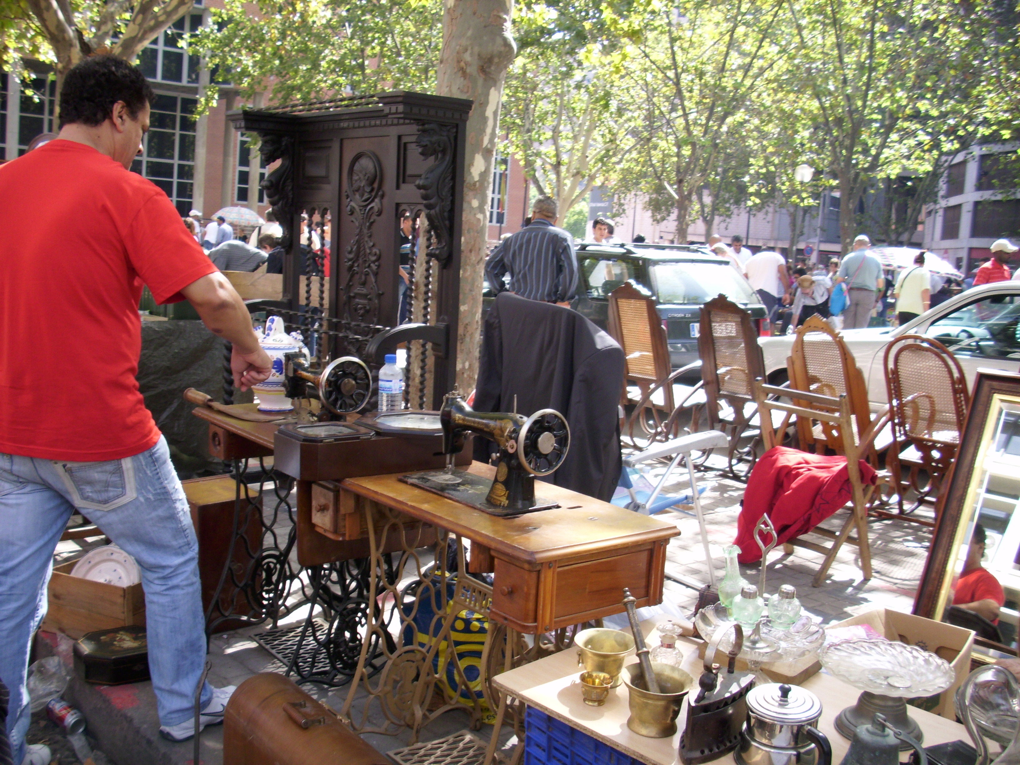 Descubre los encantos de los mercadillos en Valencia y su diversidad