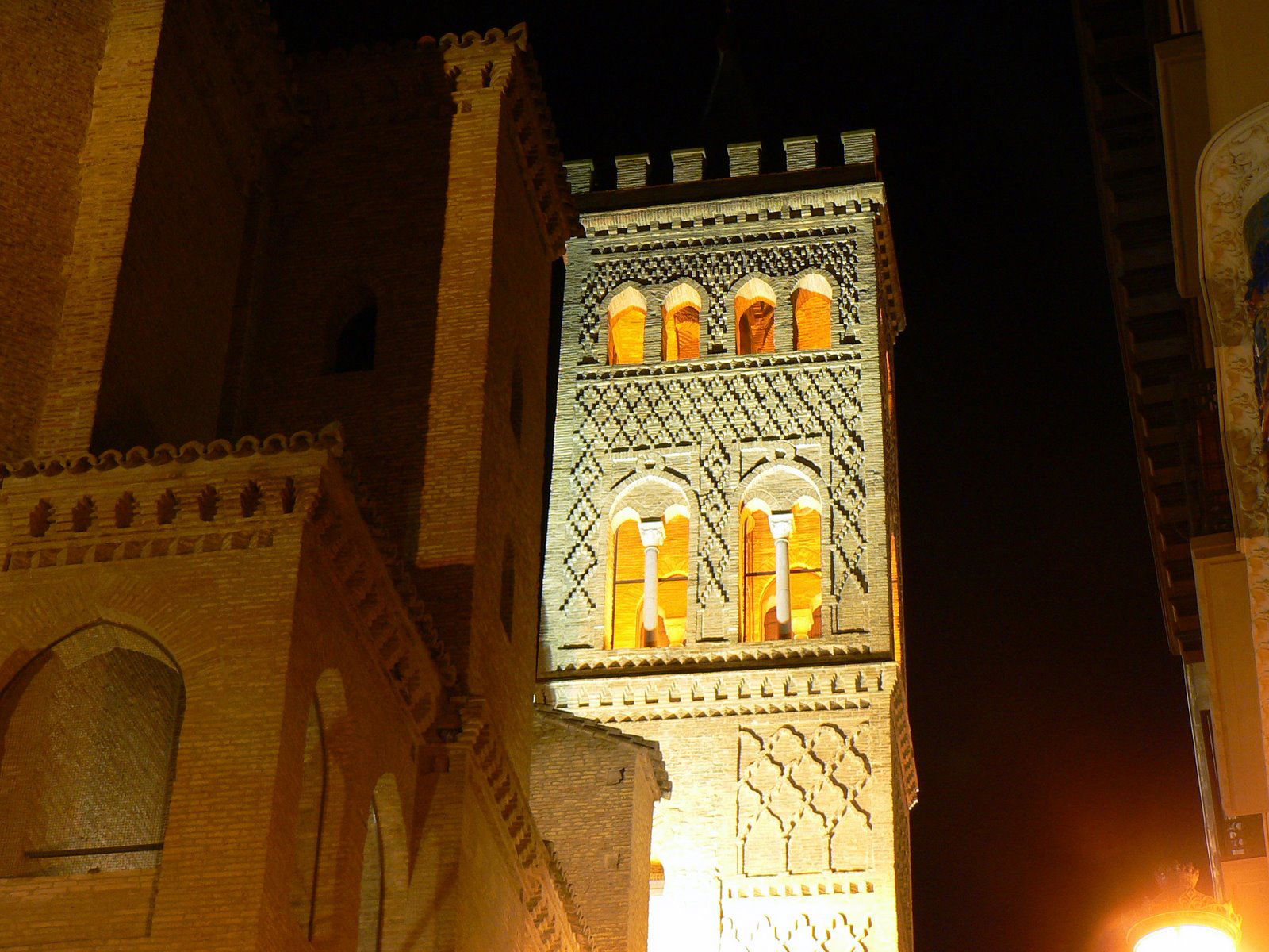 Paseo nocturno por el mozarabe de Zaragoza, por zaballoss