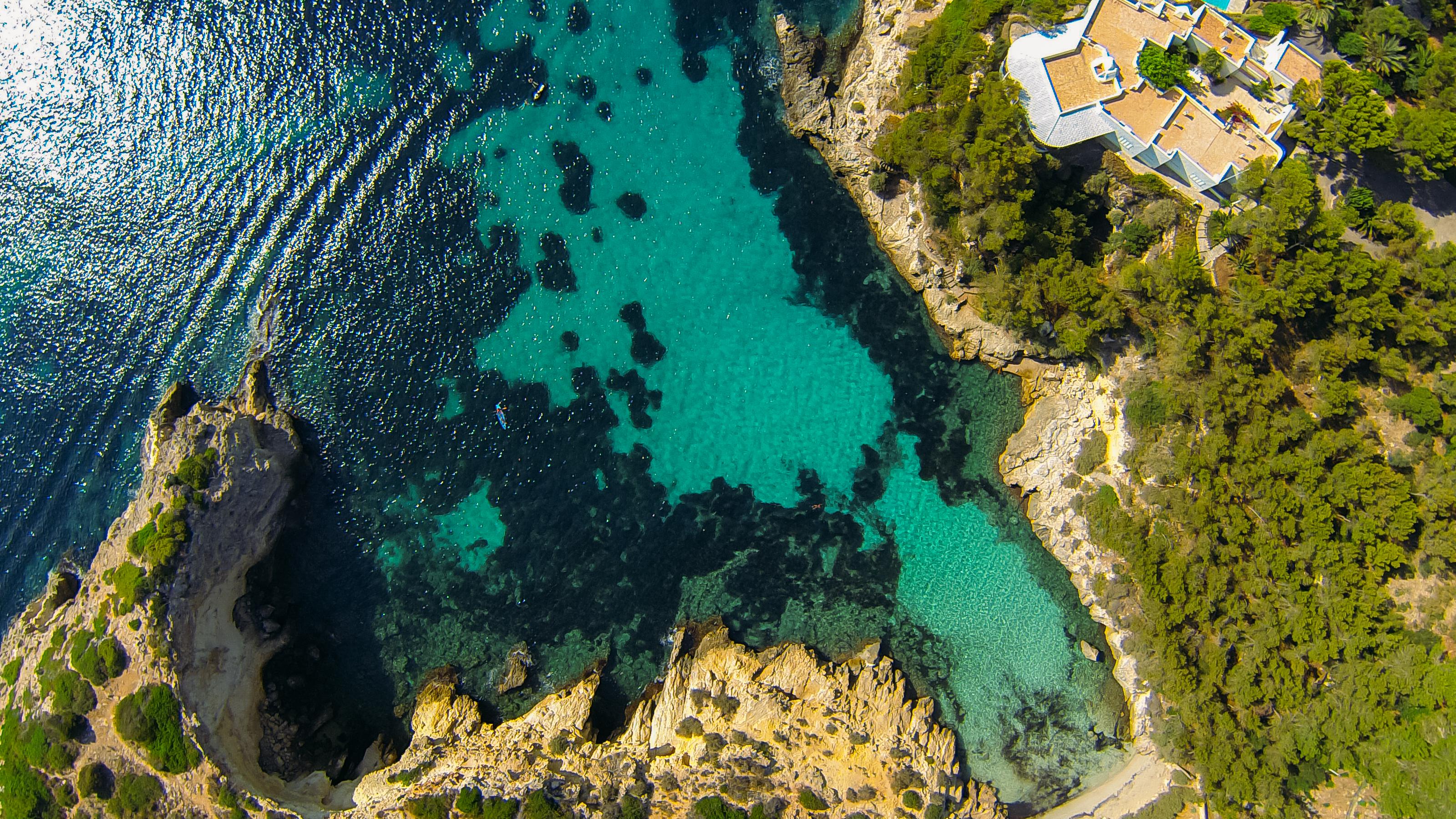 Calas en Cala Fornells que te sorprenderán y encantarán