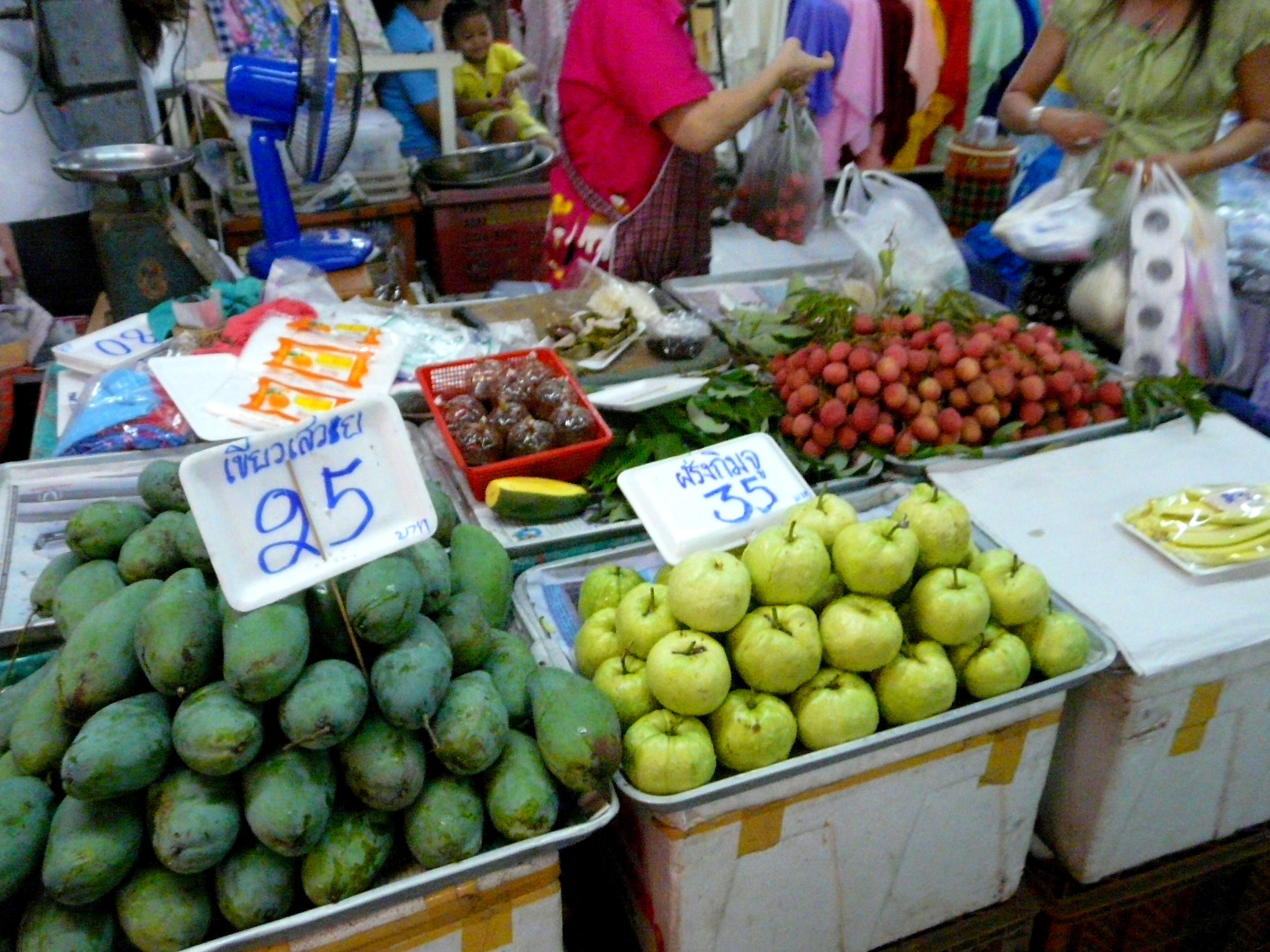 Mercado local de Chiang Rai, por Yola