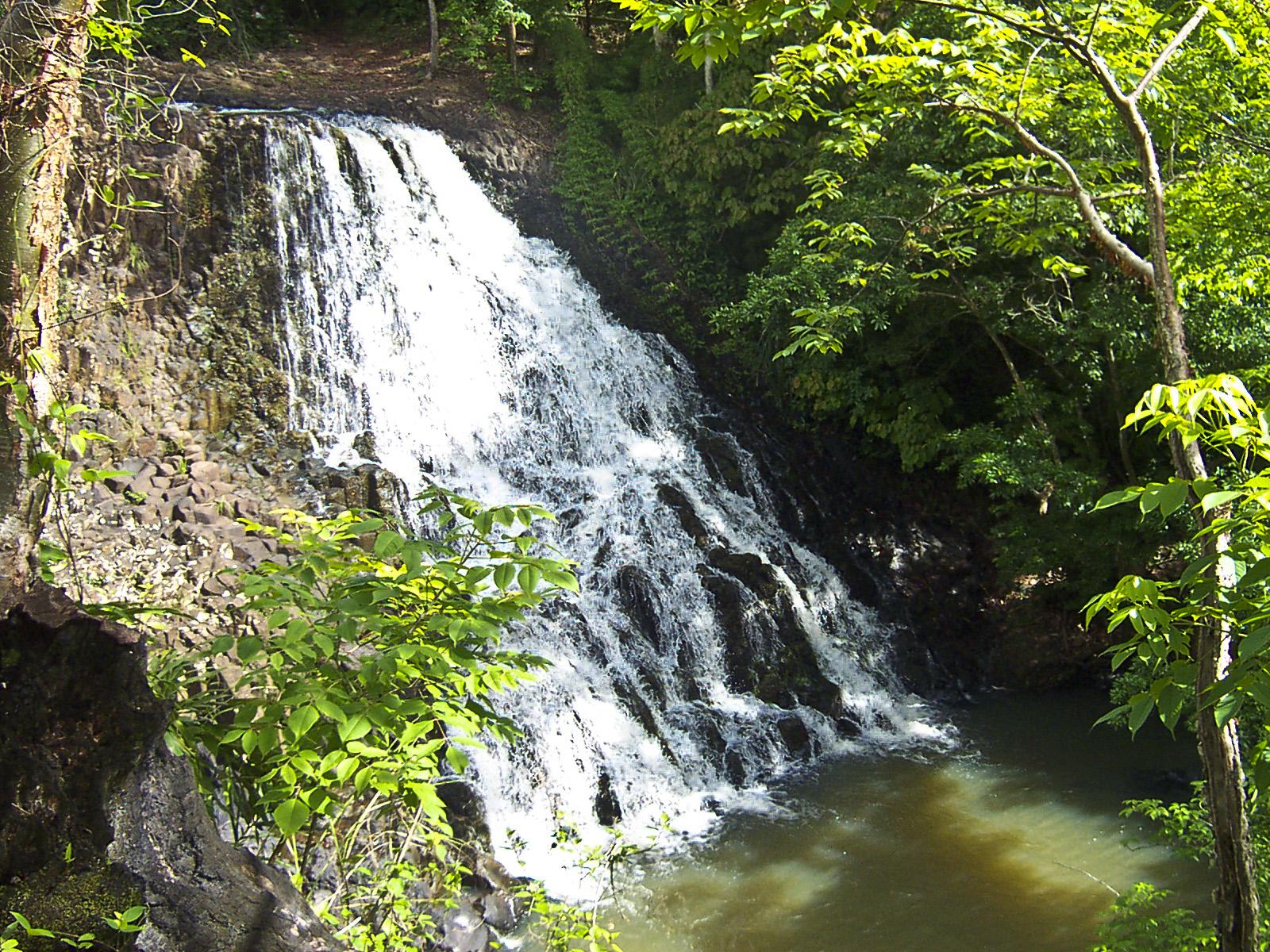 Cascada del río Caño Quebrado, por Jaime Massot