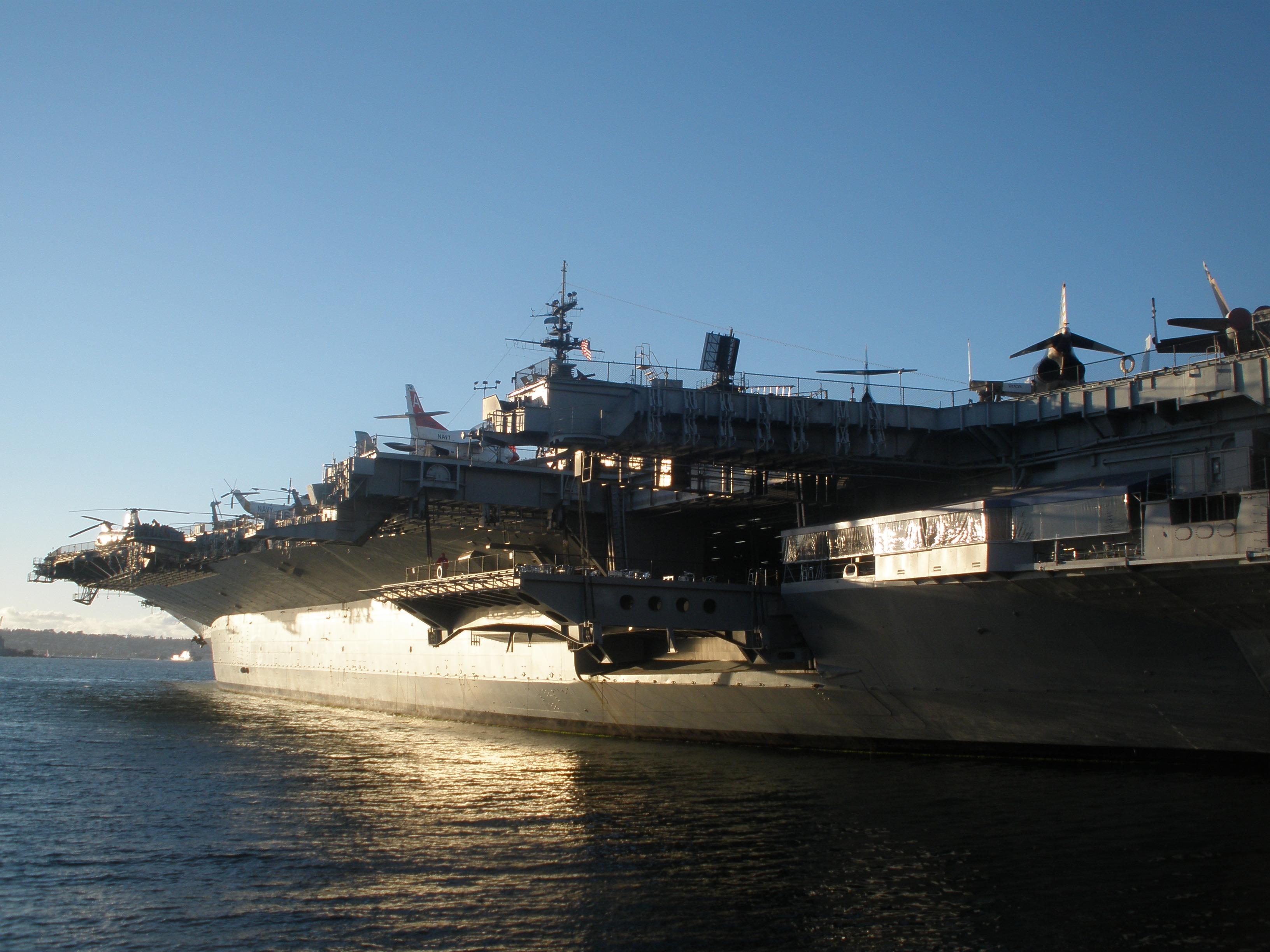 USS Midway Museum, por 2 pekes viajeros 