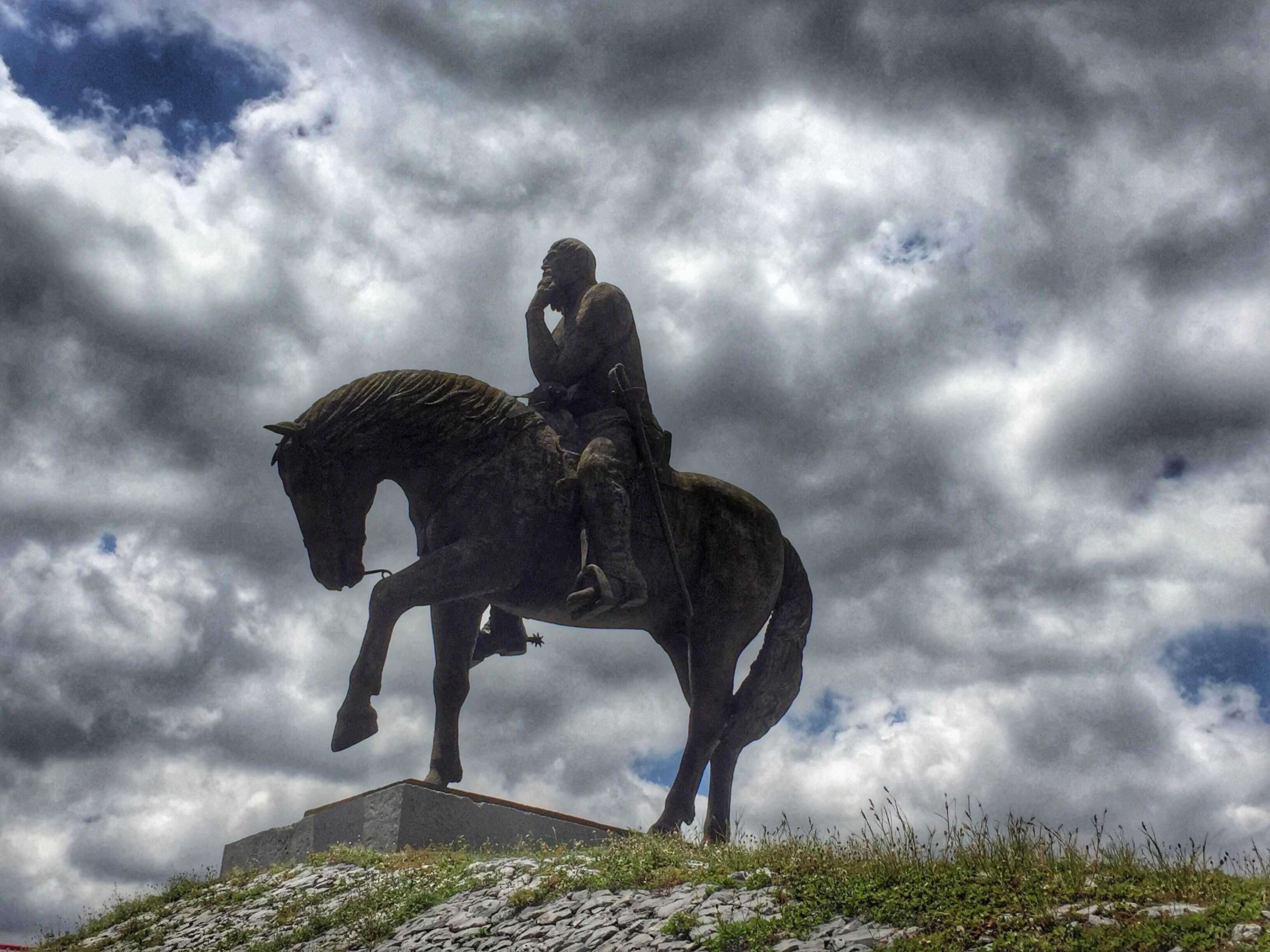 Monumento a carbajal y de la cueva, por Diana Patricia Montemayor Flores