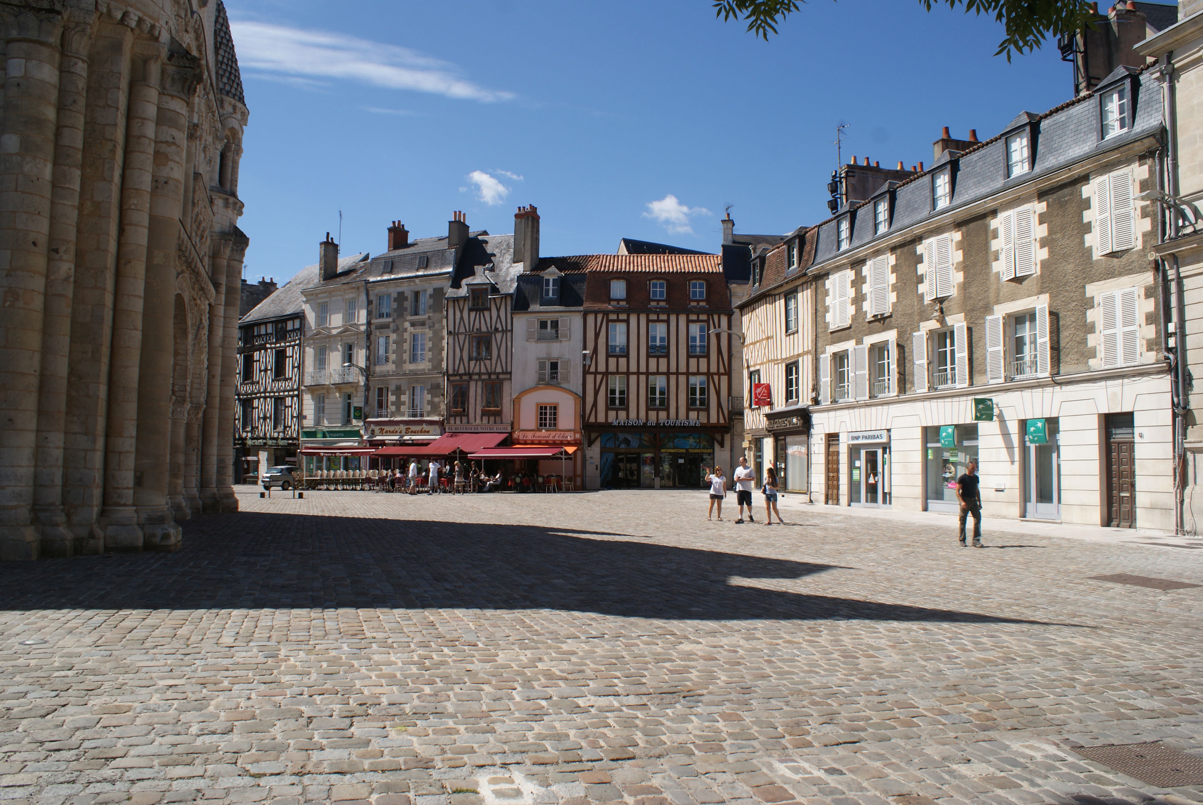 Plaza Charles de Gaulle, por May Lopez