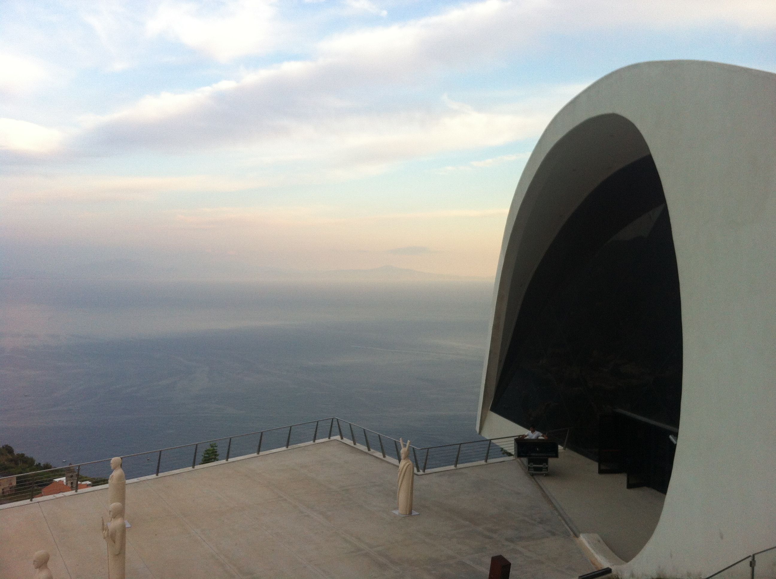 Auditorium Oscar Niemeyer, por uvesanchez