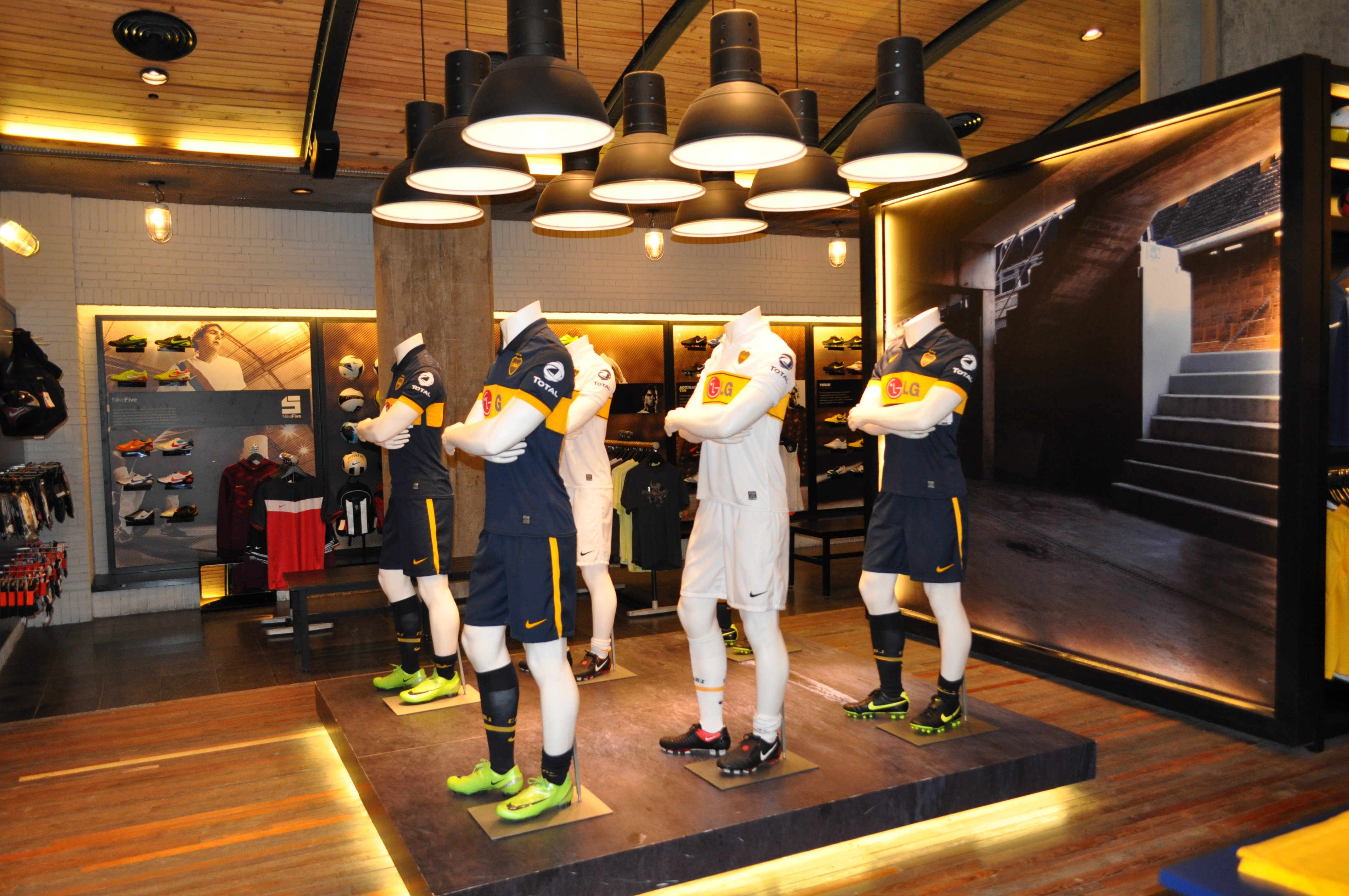 Nike Shop Buenos Aires Dot (Rincón Boca Jrs) en Buenos Aires: opiniones y 4 fotos