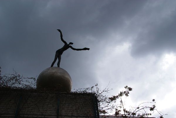 Le Somnambule à Paris - Estatua, por Antoine D'Audigier