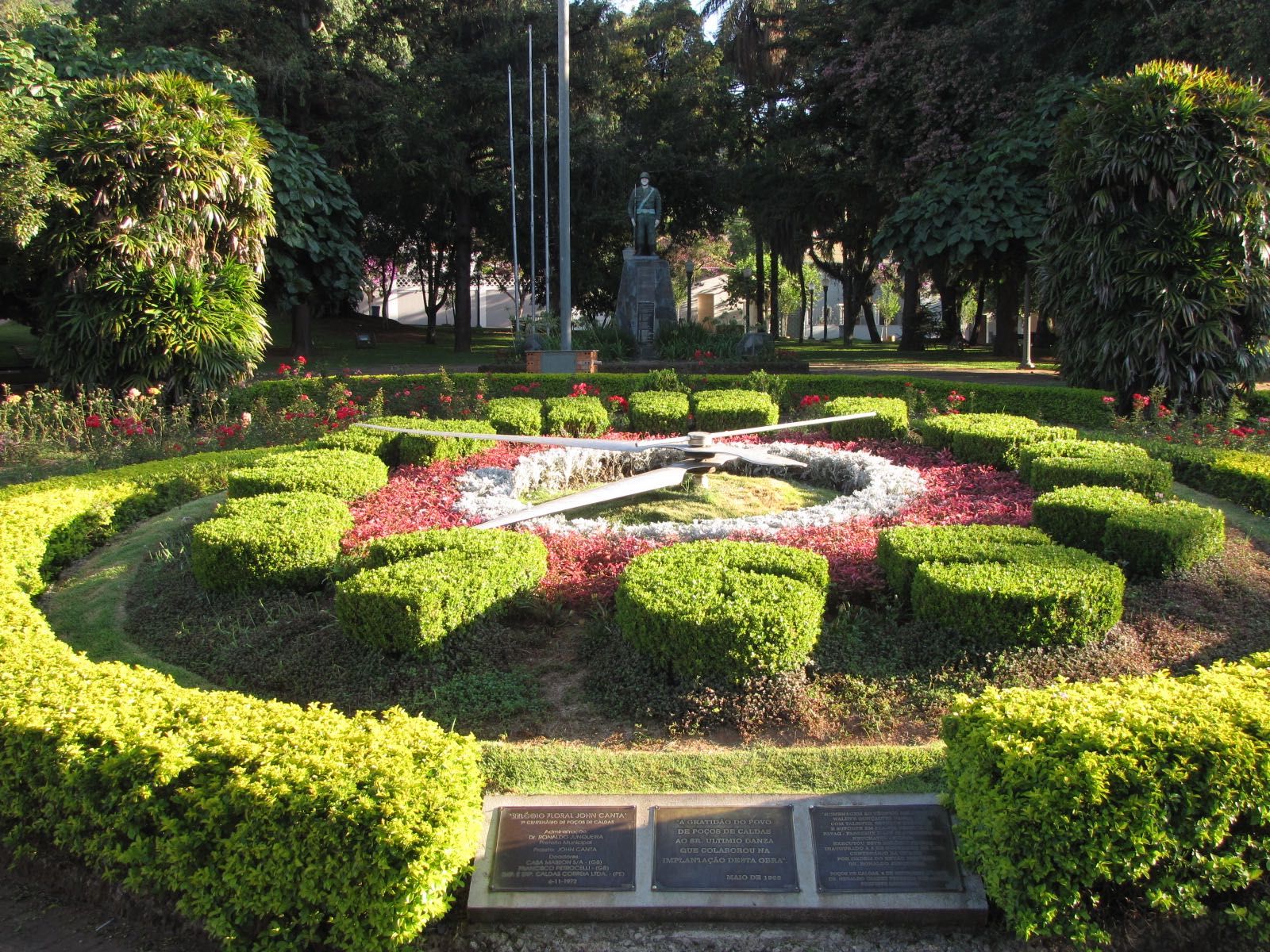 Relógio Floral John Canta, por Luís Fernando Padron