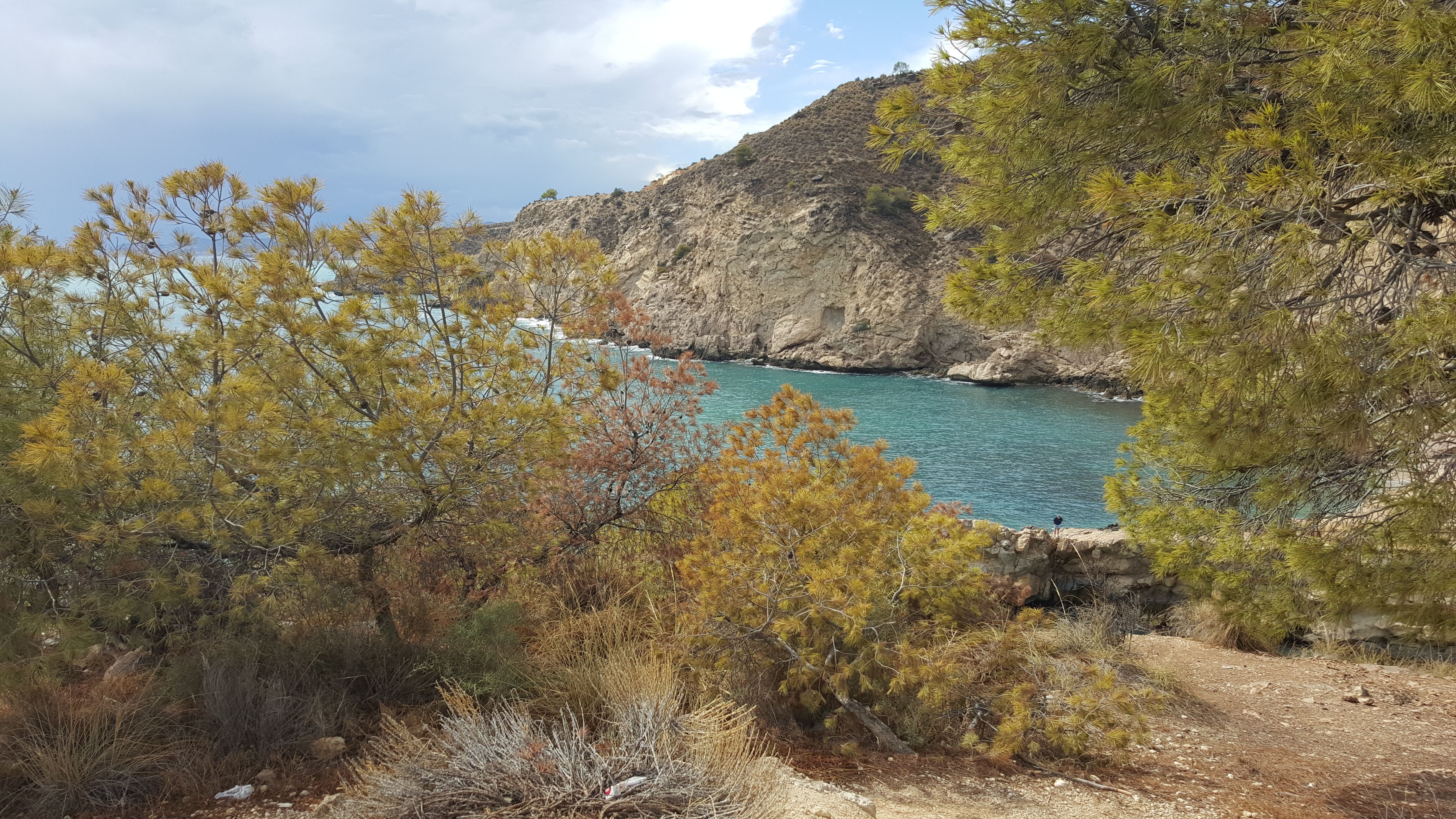 Calas en Villajoyosa, un refugio de belleza y serenidad costera