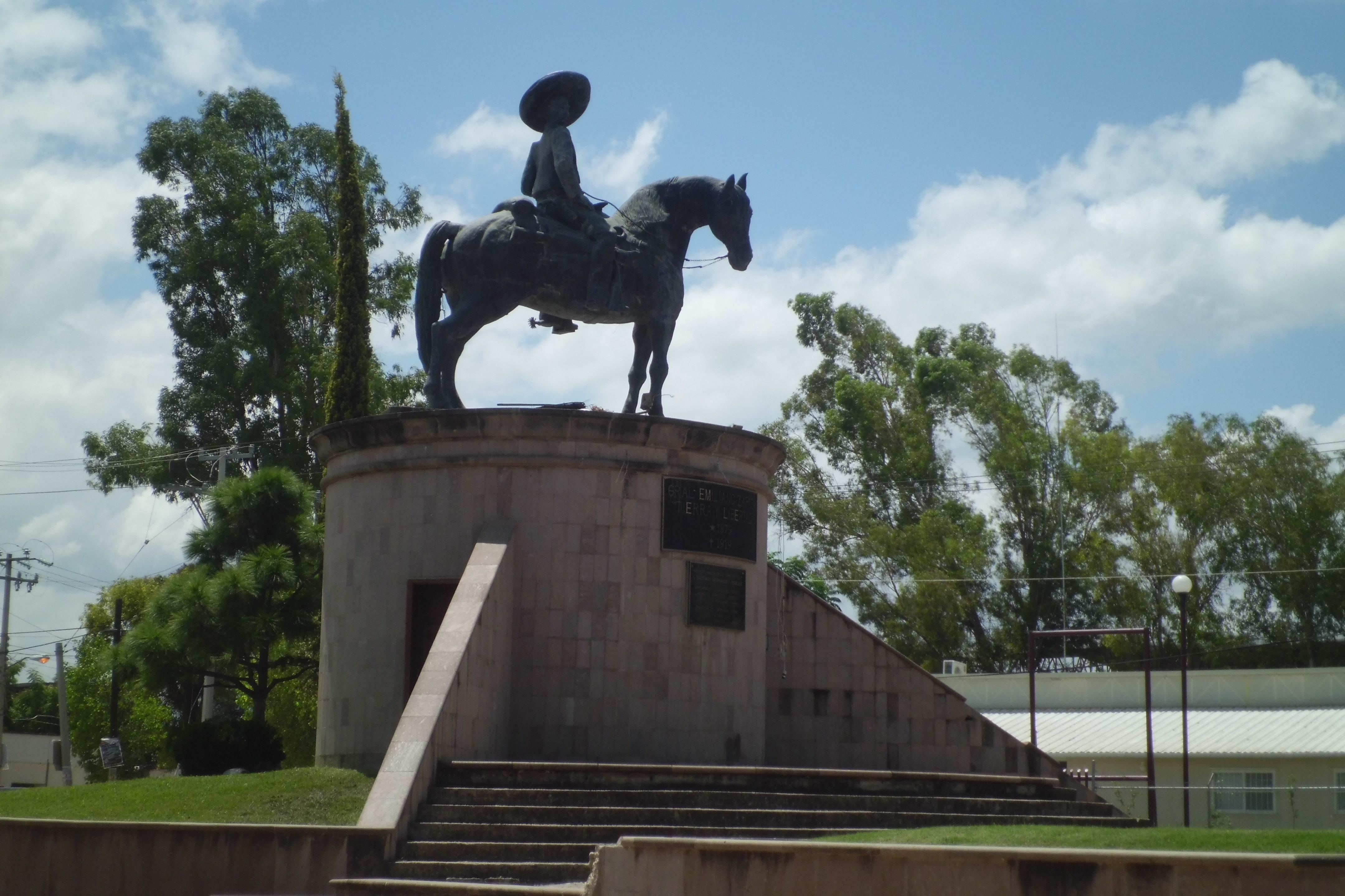 Monumento a Emiliano Zapata, por Pita Hernandez