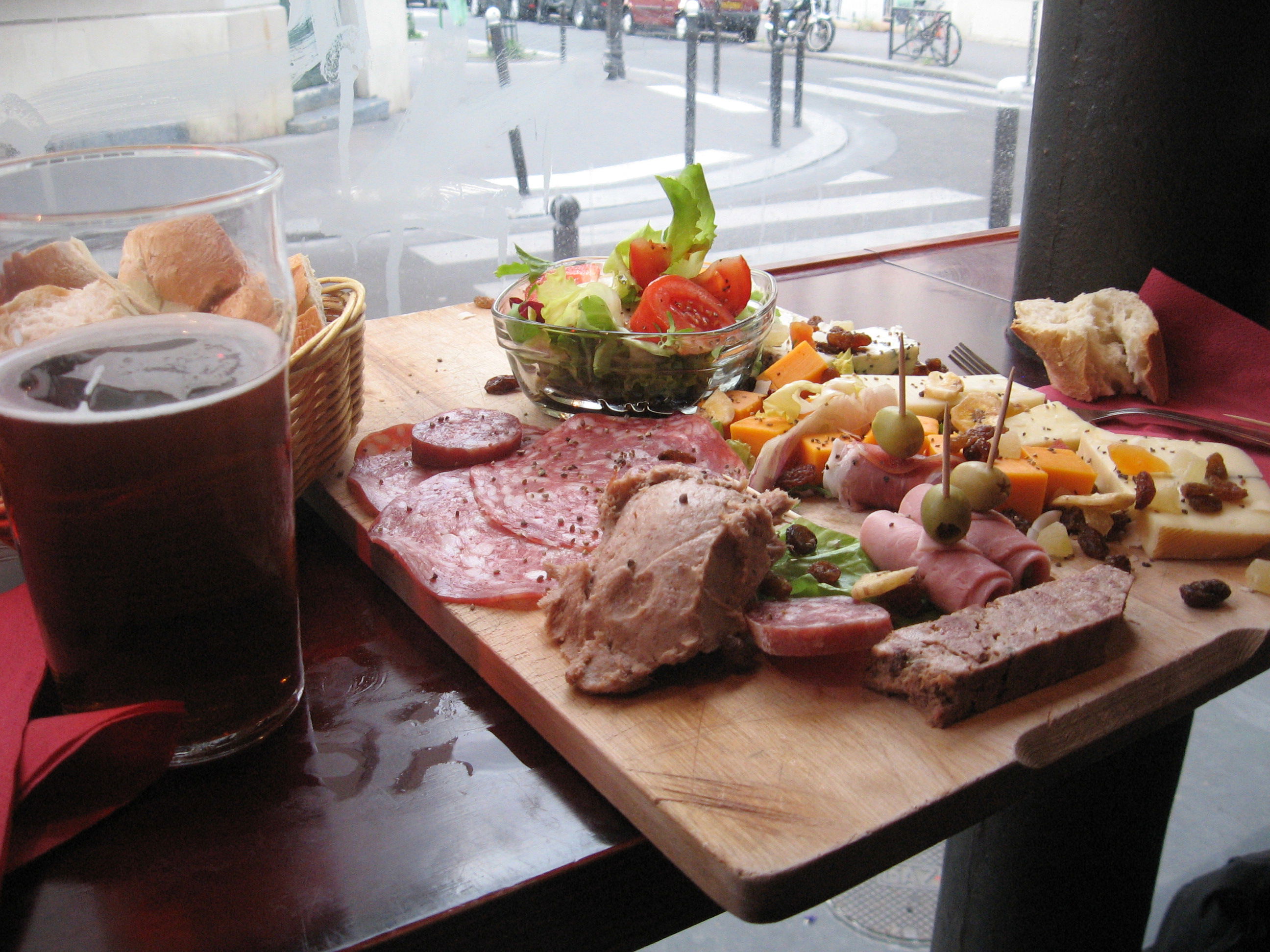 Bar La Belette qui tète, por Claireee
