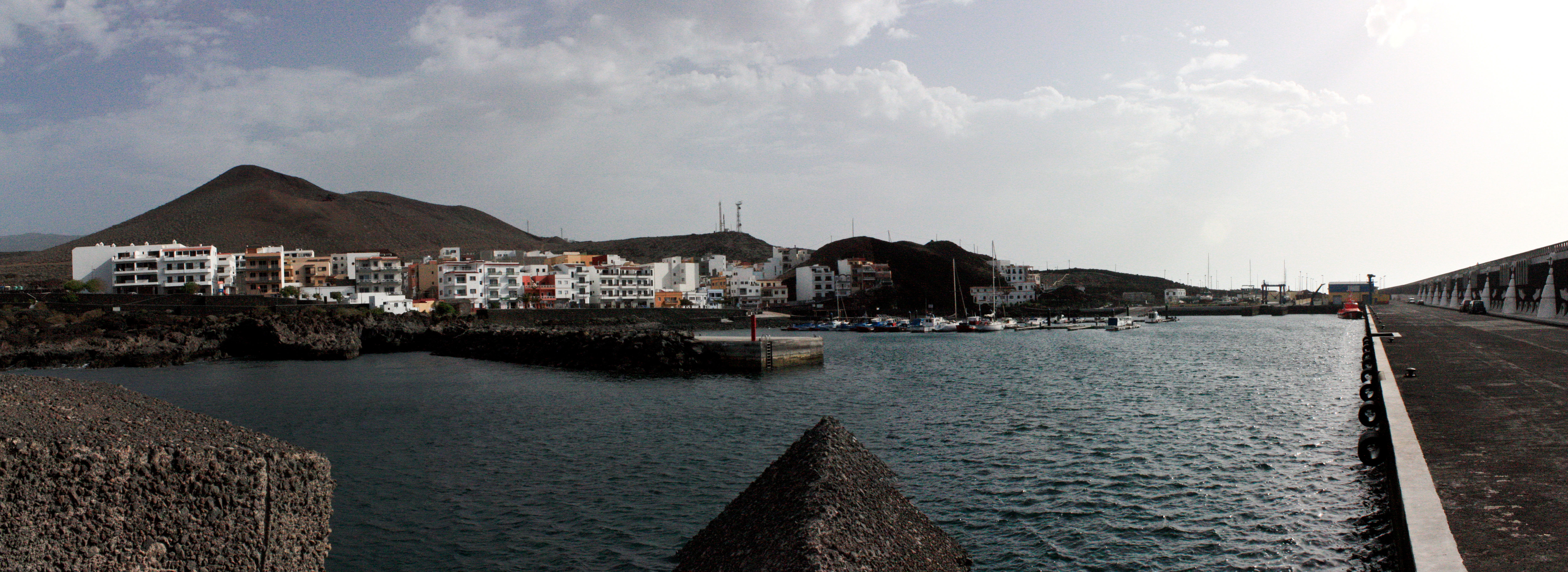 Explorando los puertos de Canarias: un viaje por el mar y la historia